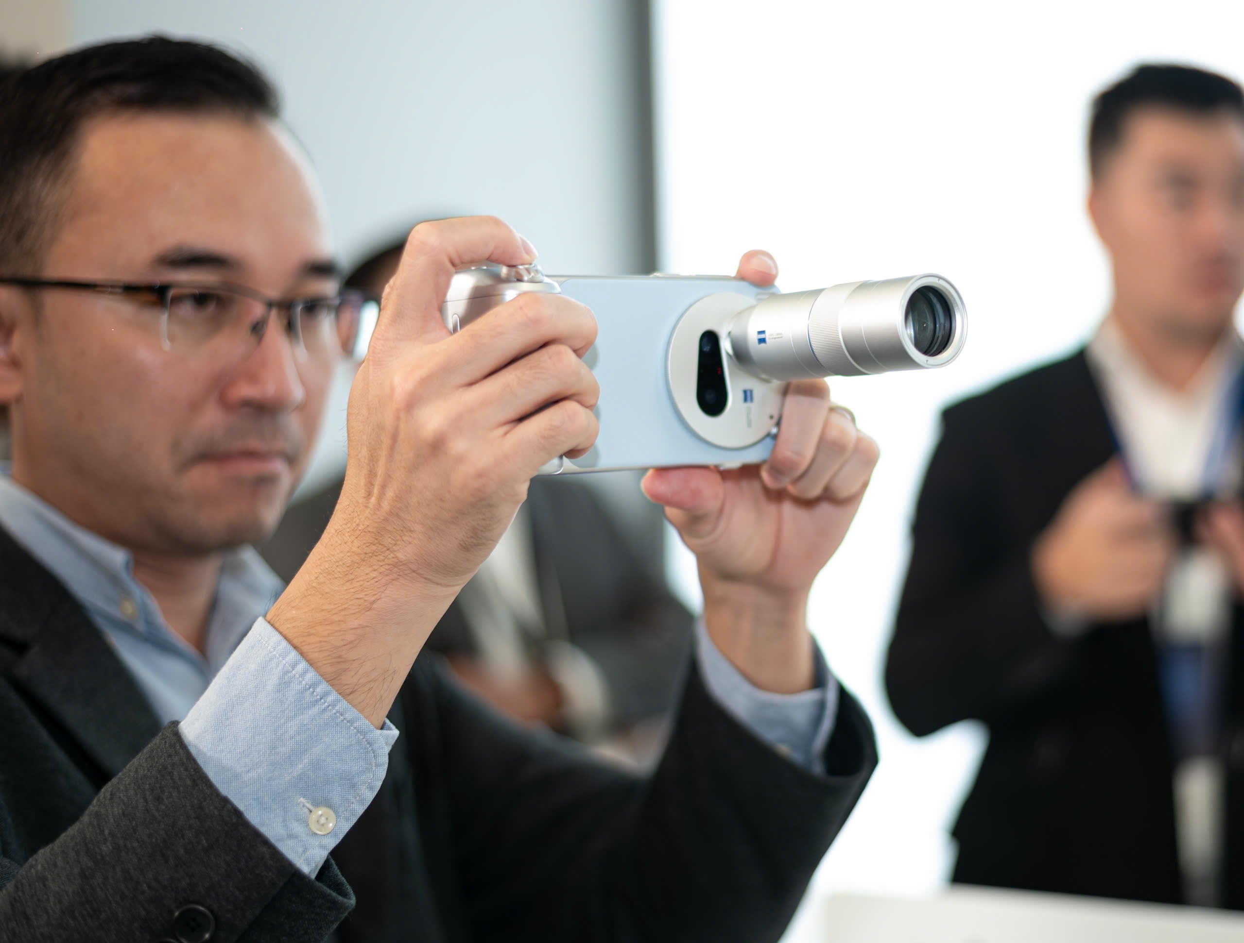 Dien thoai Vivo doi thay tu loi hinh anh