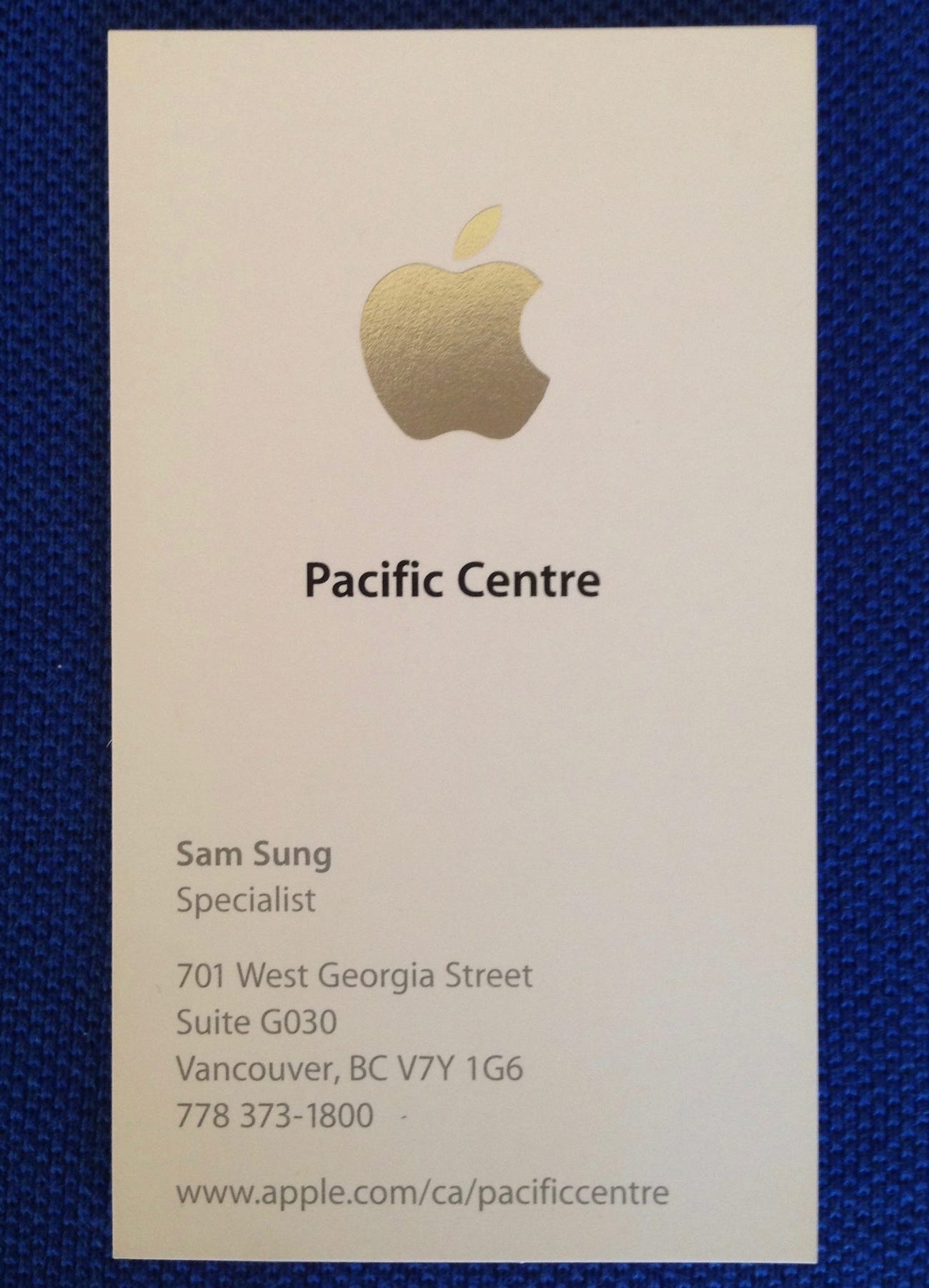 nhan vien Sam Sung,  Sam Sung tai Apple,  nhan vien Apple,  cua hang Apple,  Apple va Samsung anh 1