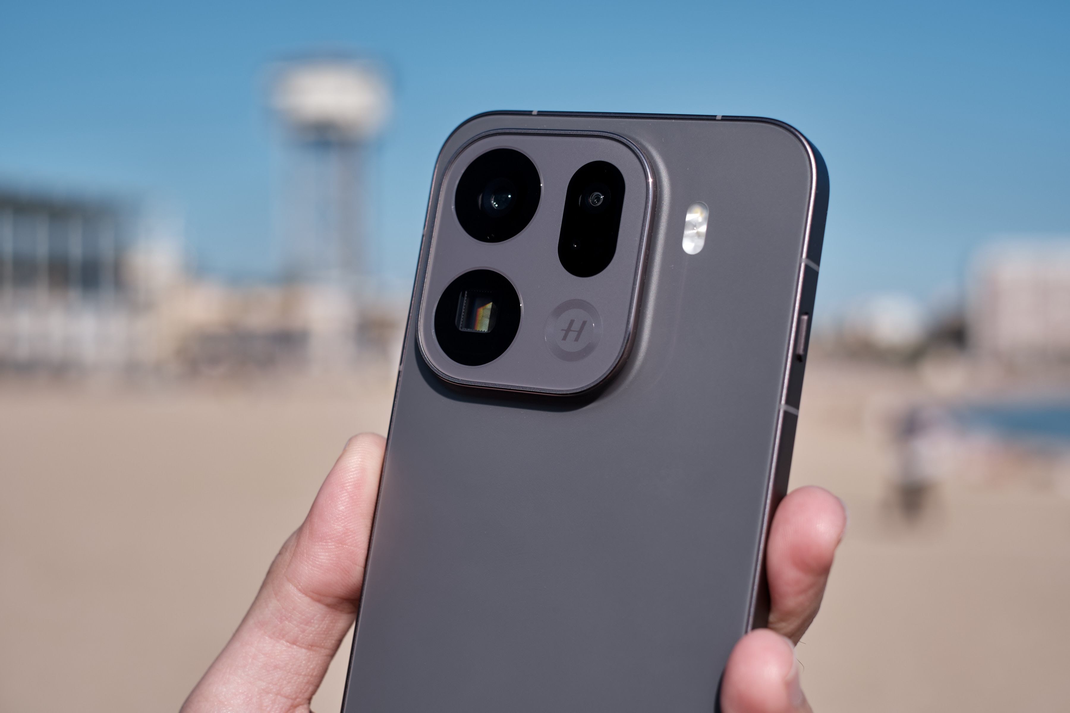 Oppo ra mat Find X9 Pro voi pin 7.500 mAh hinh anh