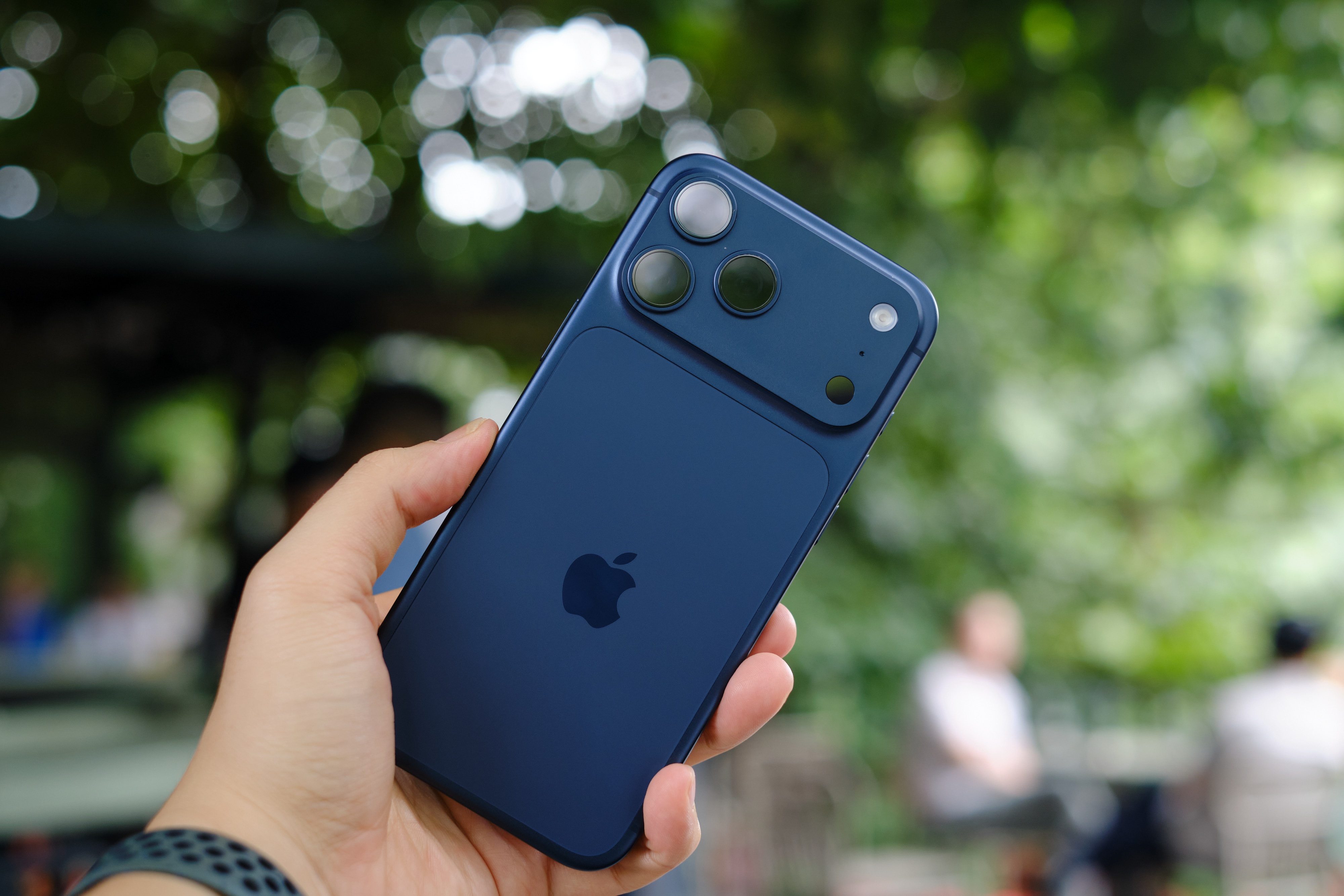 iPhone lai len dinh hinh anh