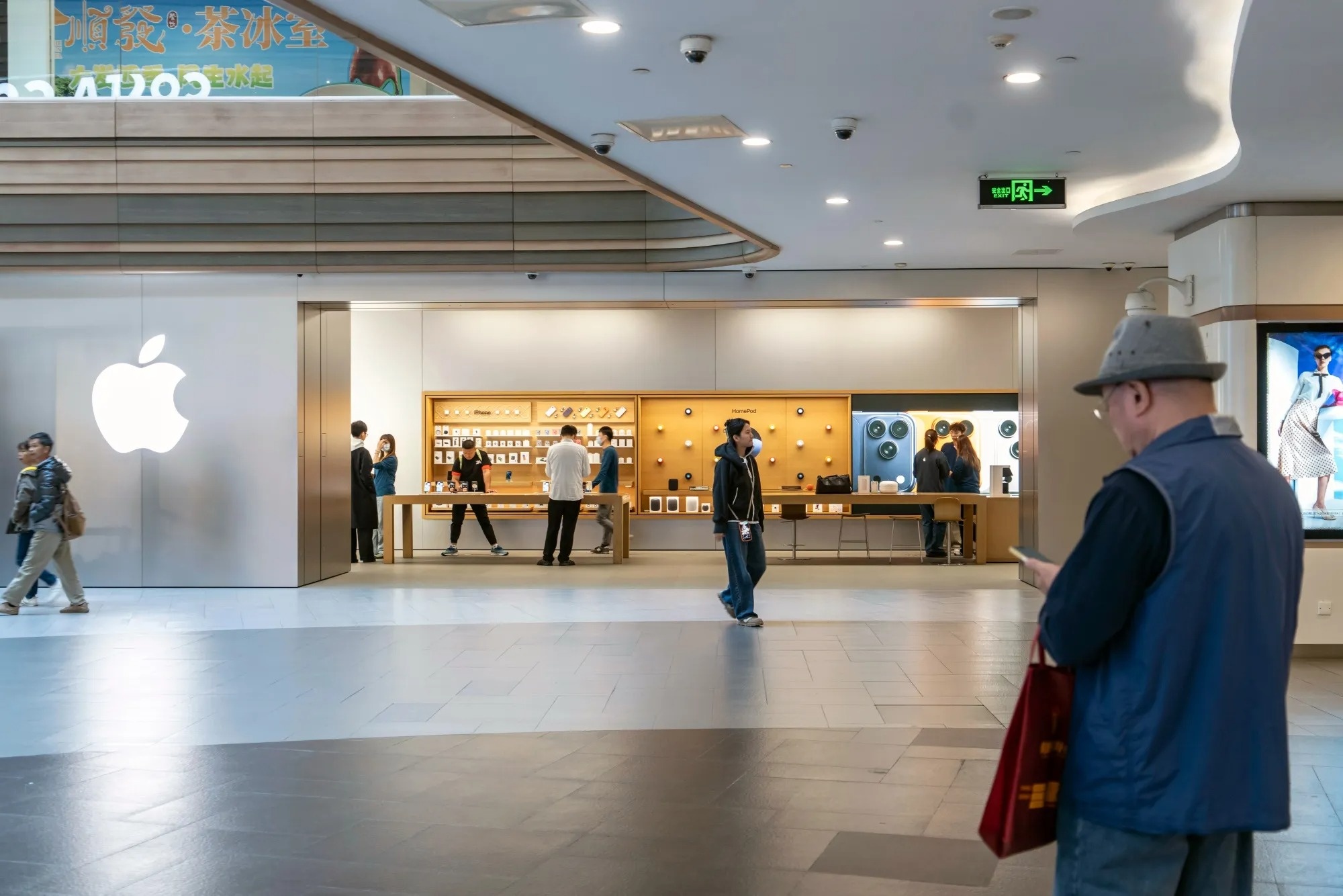 Apple nam thanh lap,  tin don iPhone 18,  MacBook Pro M6 Max,  Apple san pham moi anh 2