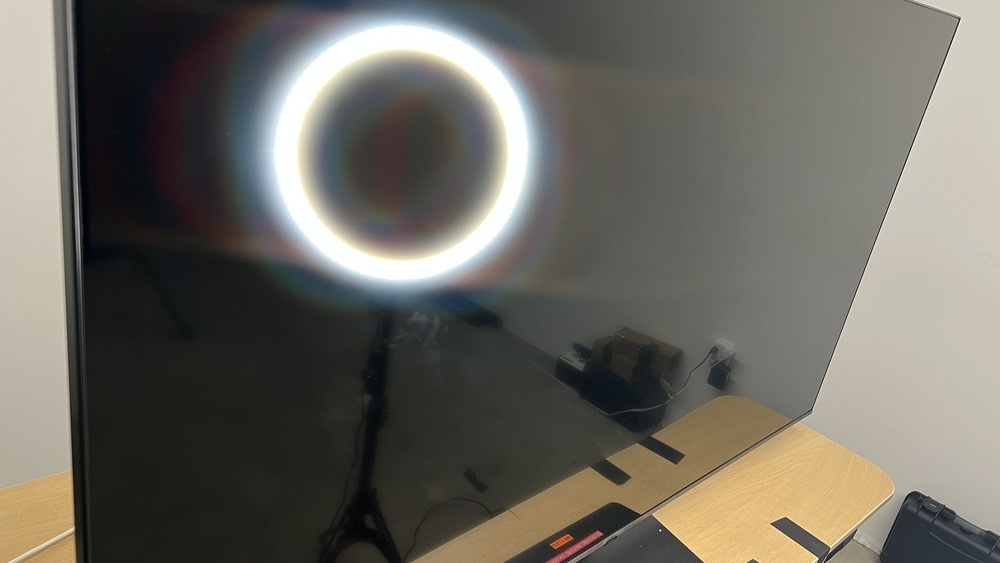 cum se curăță televizorul, lavetă de curățat televizor, soluție de curățat televizor, instrucțiuni de curățare televizor, fotografie ecran televizor 2 cach ve sinh TV, khan lau TV, dung dich lau TV, huong dan lau TV, man hinh TV anh 2