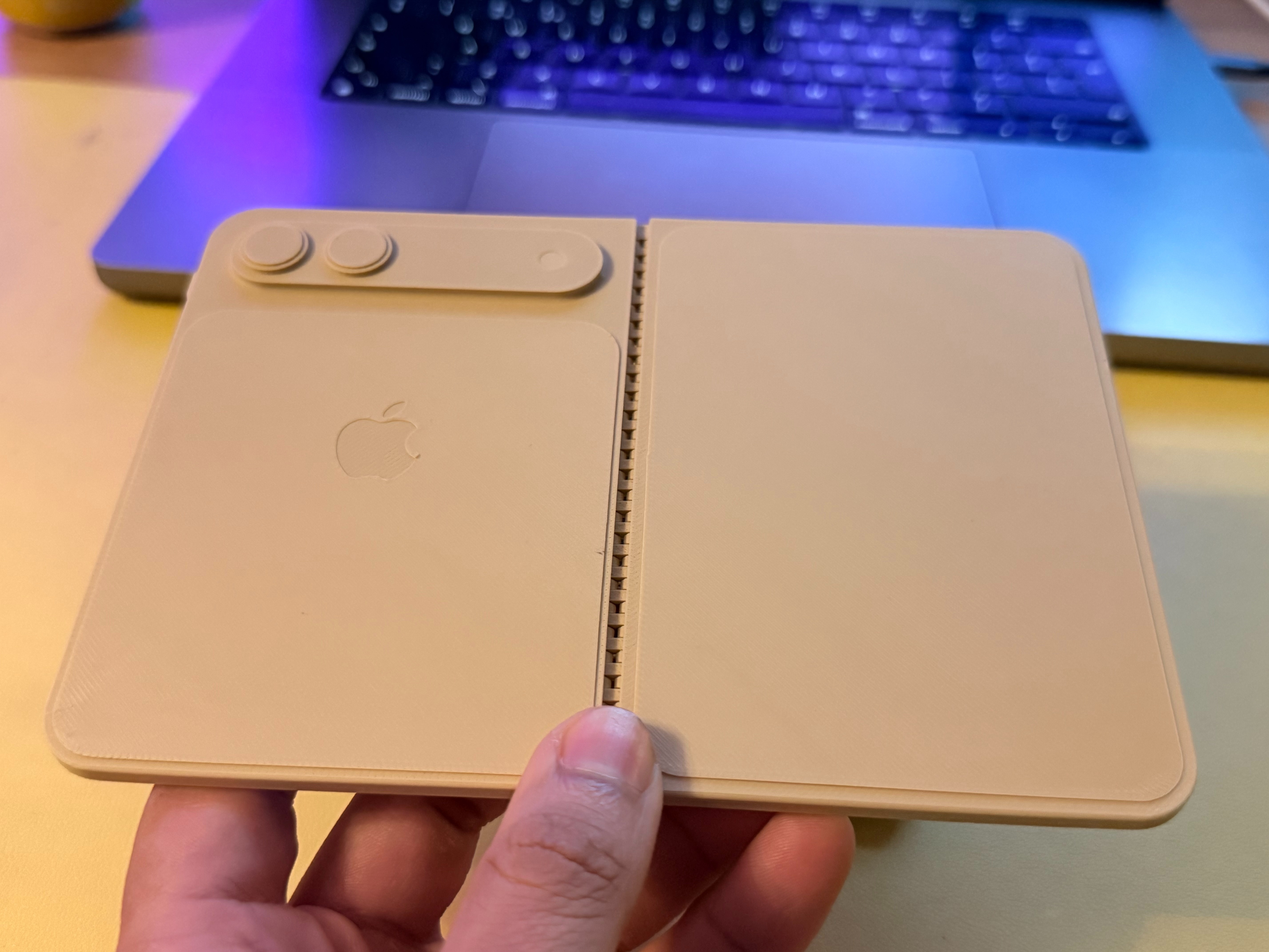 iPhone man hinh gap,  iPhone Fold ra mat,  thiet ke iPhone Fold,  cau hinh iPhone Fold anh 4