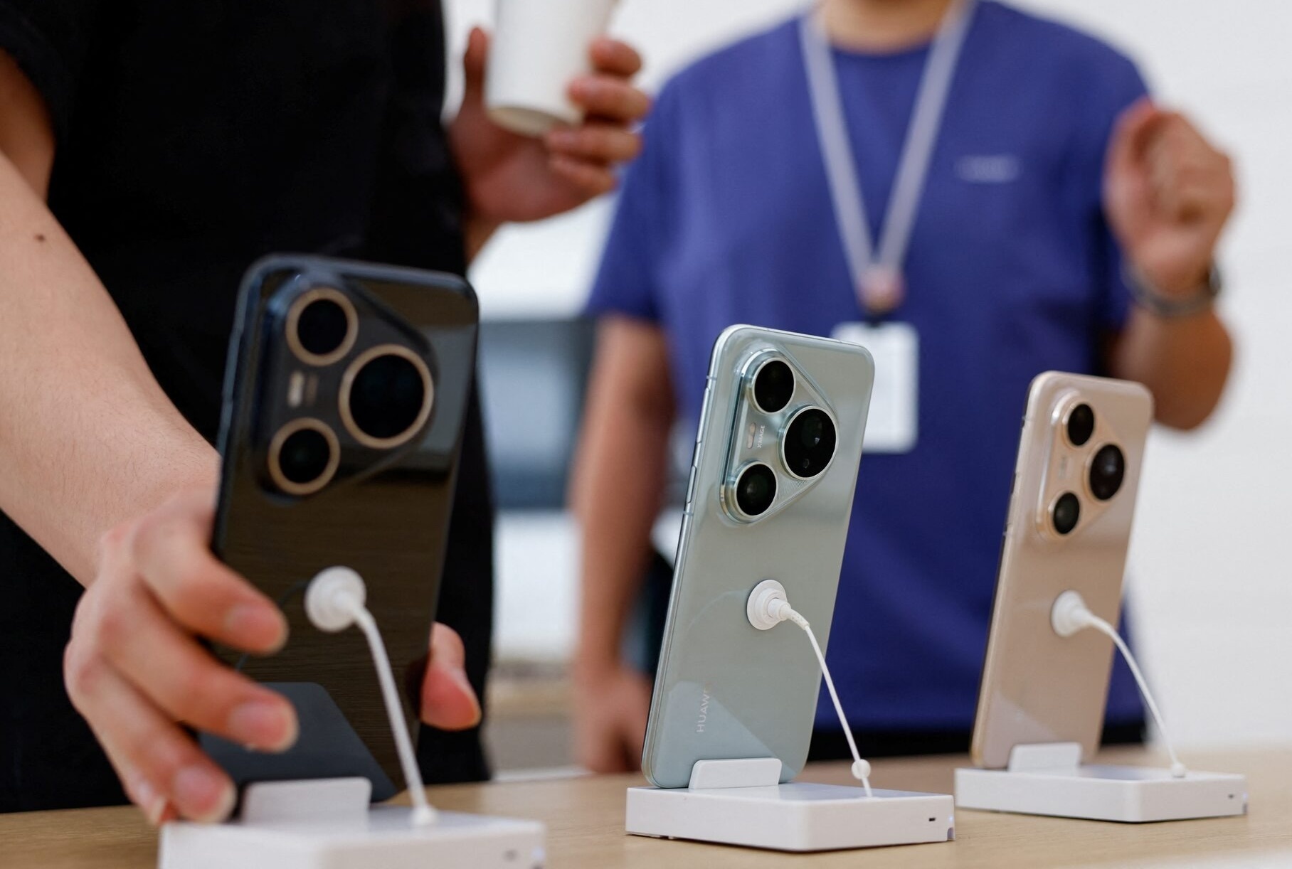 Huawei gay bat ngo hinh anh