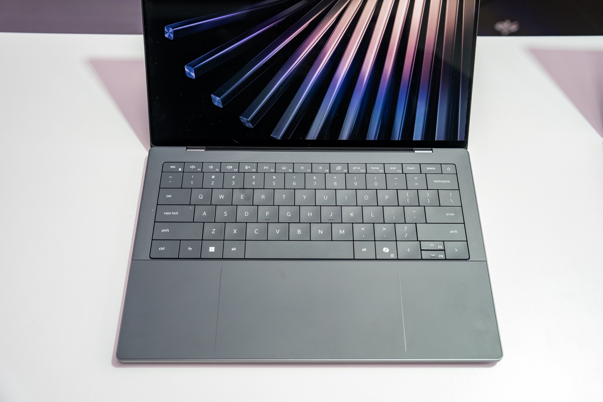 Dell XPS 14,  Dell XPS 16,  Dell XPS 2026,  laptop Dell XPS,  XPS vs MacBook Pro anh 4