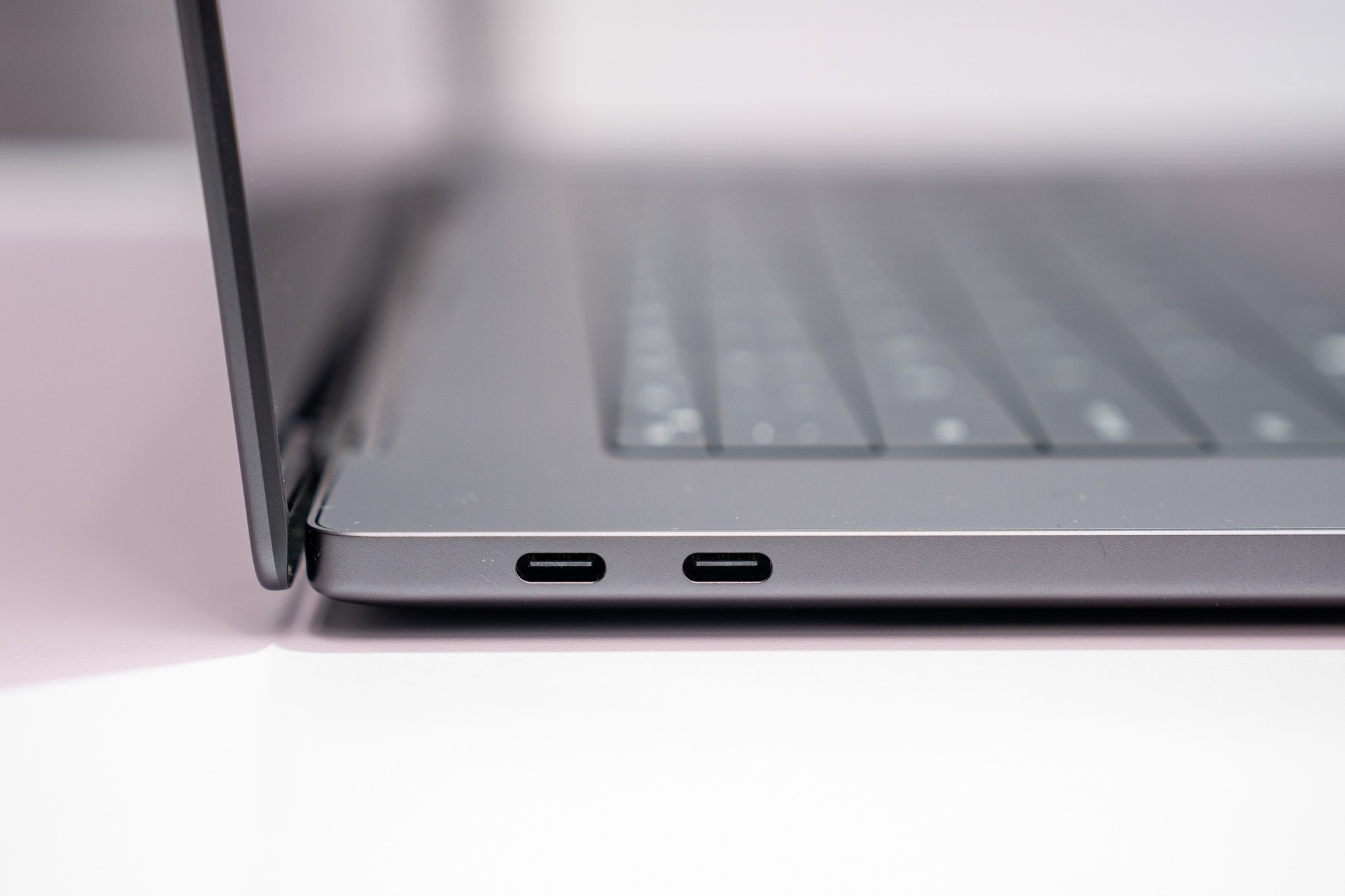 Dell XPS 14,  Dell XPS 16,  Dell XPS 2026,  laptop Dell XPS,  XPS vs MacBook Pro anh 6