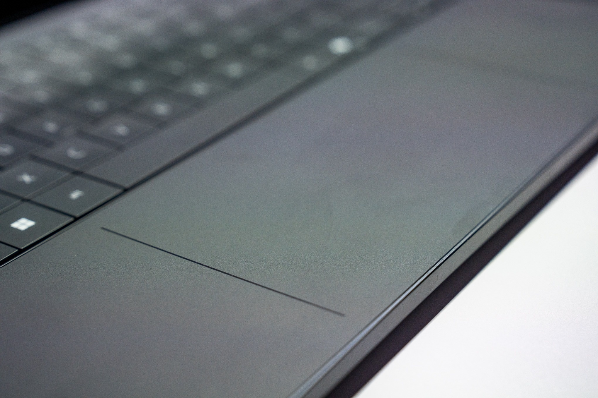 Dell XPS 14,  Dell XPS 16,  Dell XPS 2026,  laptop Dell XPS,  XPS vs MacBook Pro anh 10