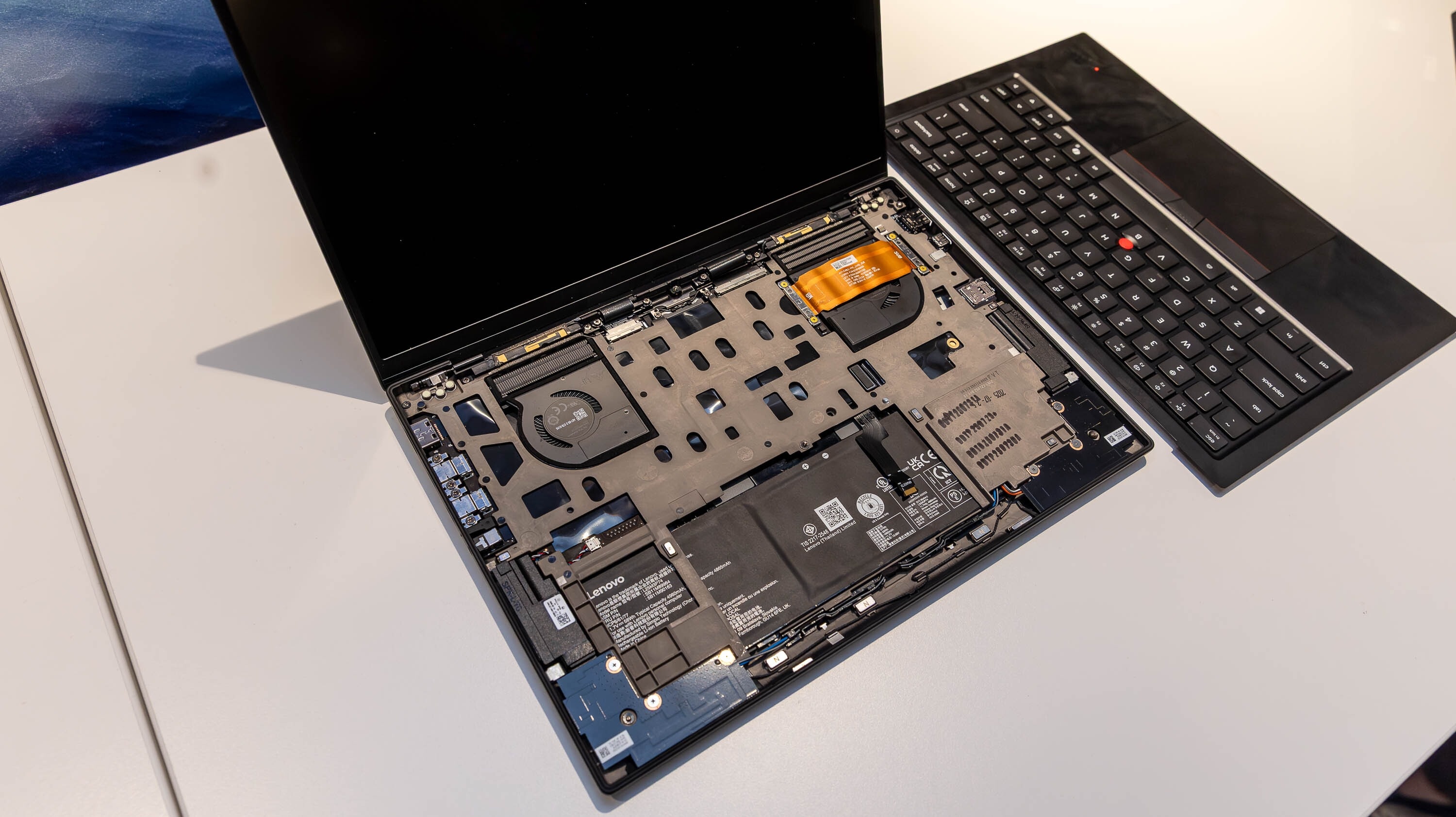 trien lam CES 2026,  Lenovo ra laptop moi,  Acer ra laptop moi,  tong hop CES 2026 anh 1