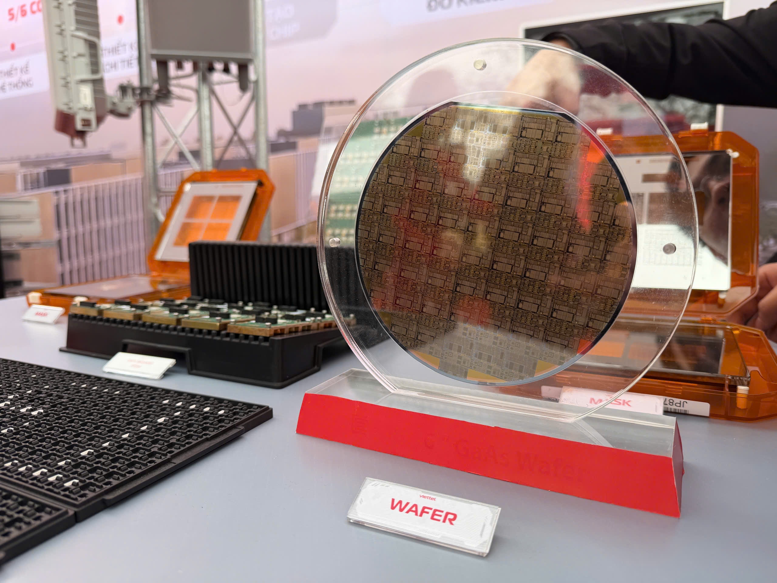 Viettel khoi cong nha may chip dau tien cua Viet Nam hinh anh