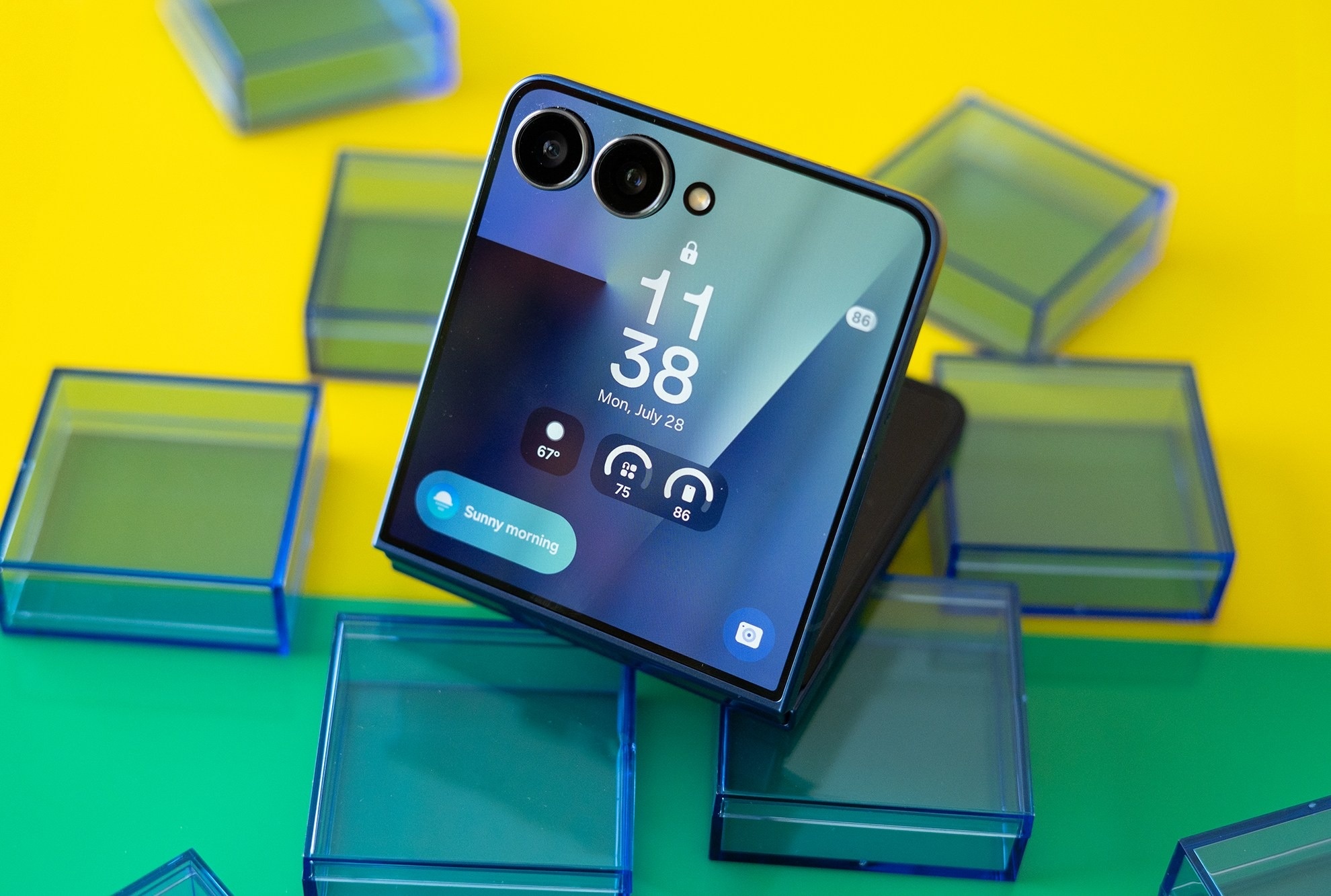 Teléfono inteligente plegable, teléfono inteligente plegable Samsung, ventas de teléfonos inteligentes plegables, Samsung Galaxy Z Fold7 (imagen 2) hombre inteligente hinh brecha, brecha de teléfono inteligente cua Samsung, brecha de teléfono inteligente doanh so, Samsung Galaxy Z Fold7 anh 2