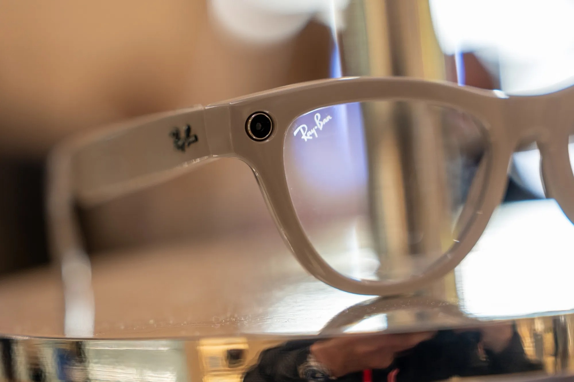 kinh thong minh Meta,  kinh thong minh Apple,  Apple Vision Pro,  Meta Ray-Ban la gi,  day chuyen Apple anh 1