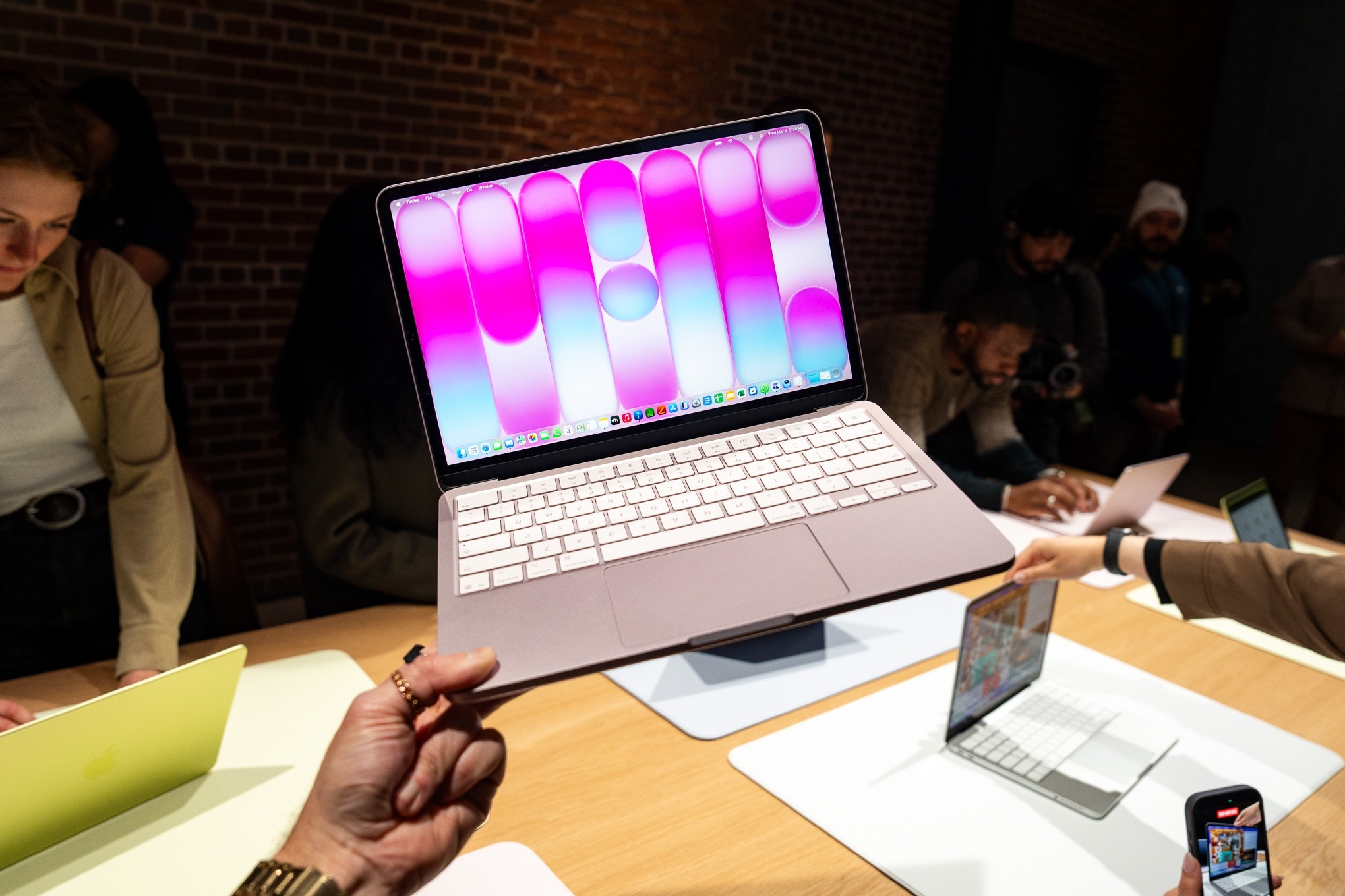 MacBook Neo la gi,  gia ban MacBook Neo,  cau hinh MacBook Neo,  mua MacBook gia re anh 3