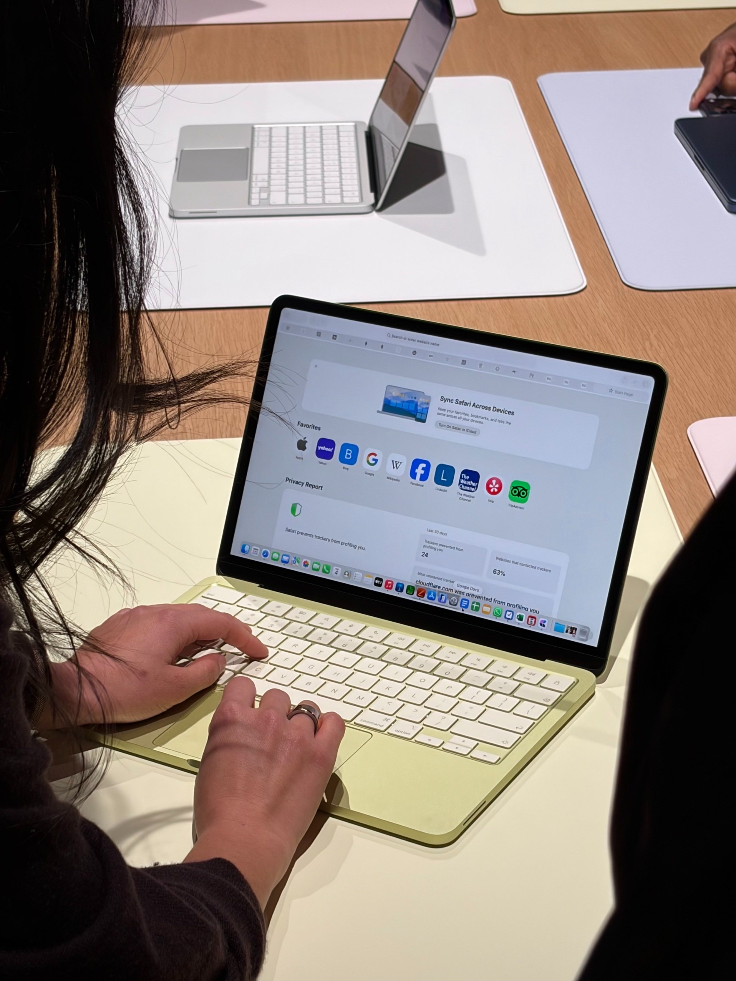 MacBook Neo la gi,  gia ban MacBook Neo,  cau hinh MacBook Neo,  mua MacBook gia re anh 10