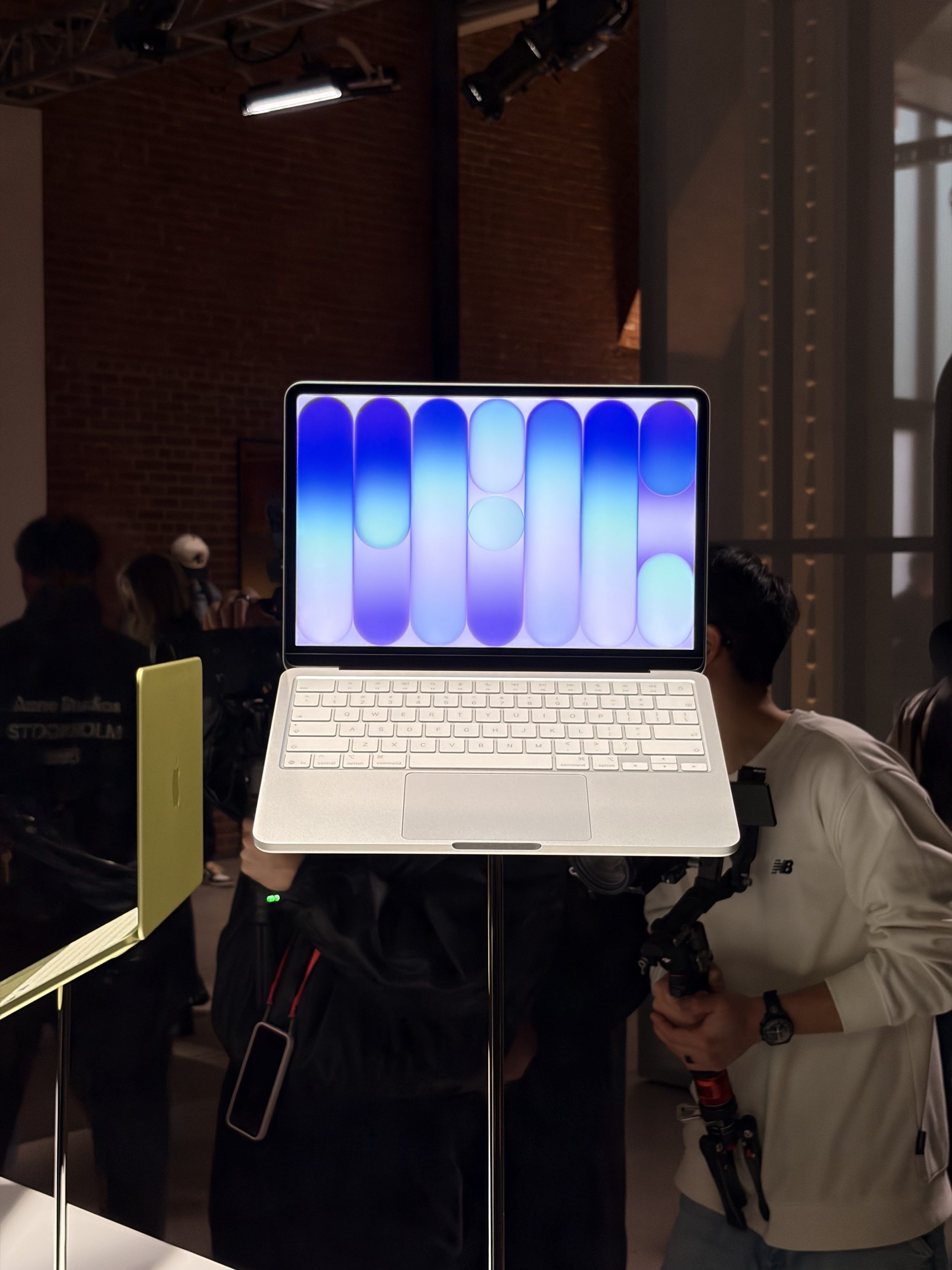 MacBook Neo la gi,  gia ban MacBook Neo,  cau hinh MacBook Neo,  mua MacBook gia re anh 12