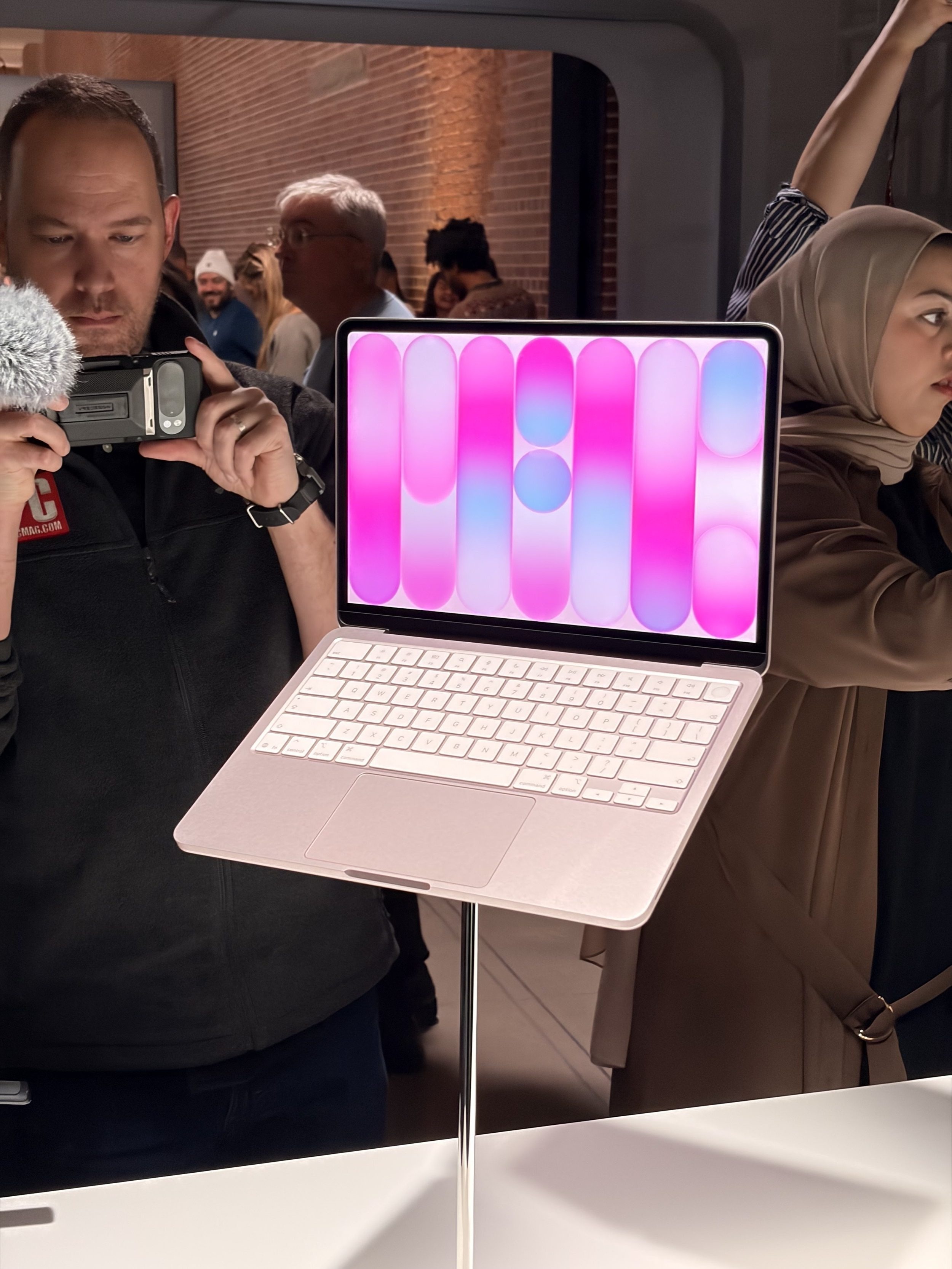 MacBook Neo la gi,  gia ban MacBook Neo,  cau hinh MacBook Neo,  mua MacBook gia re anh 11