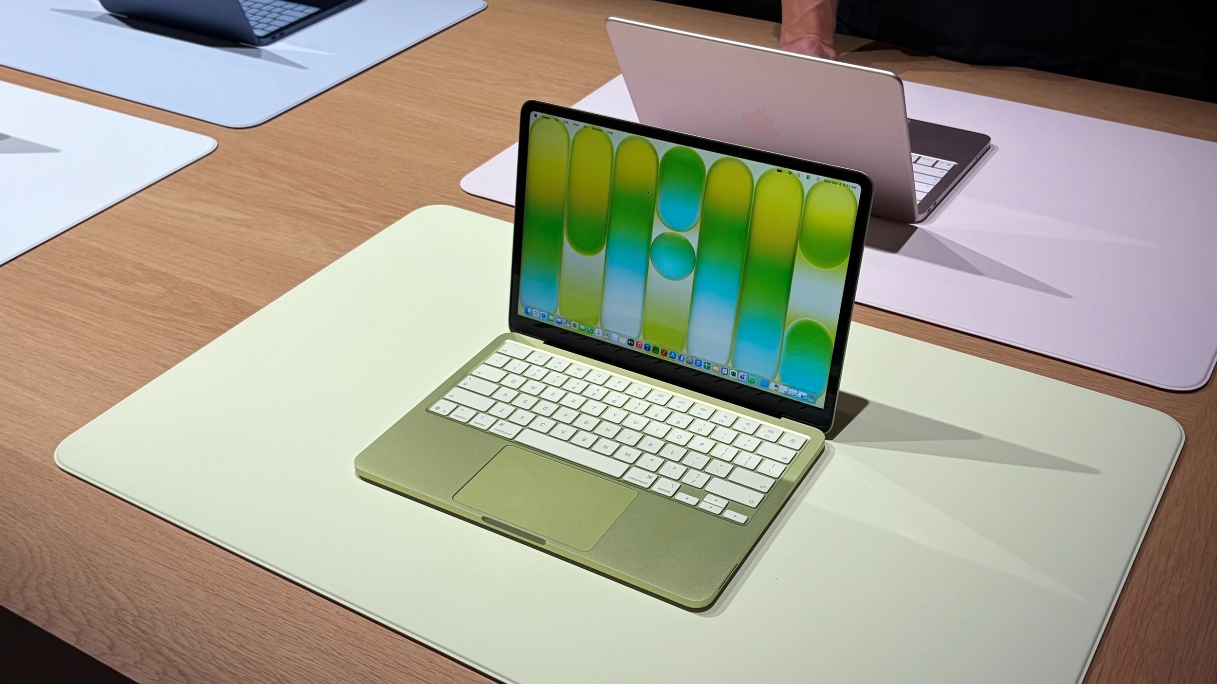 MacBook Neo la gi,  gia ban MacBook Neo,  cau hinh MacBook Neo,  mua MacBook gia re anh 13