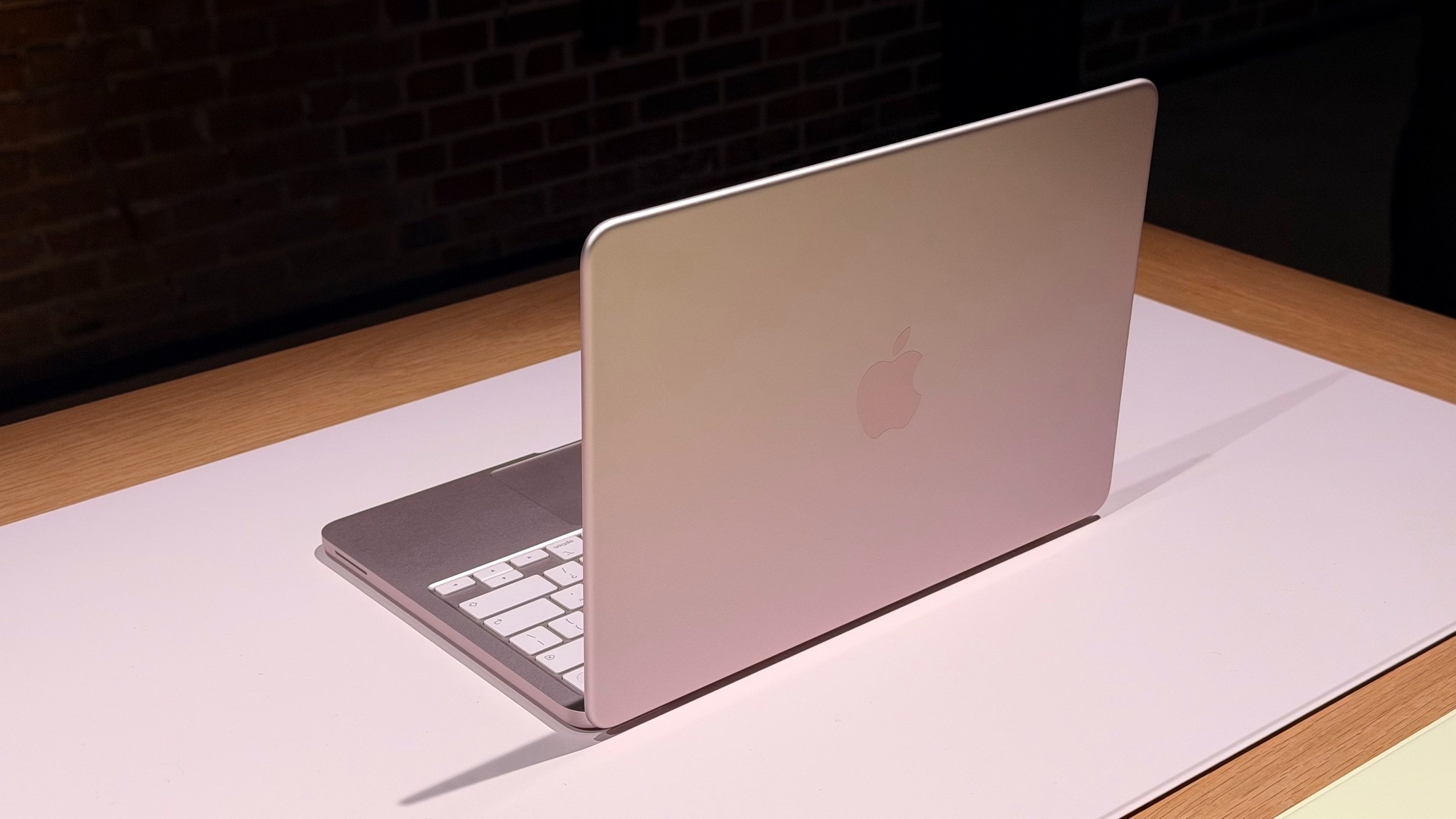 MacBook Neo la gi,  gia ban MacBook Neo,  cau hinh MacBook Neo,  mua MacBook gia re anh 14