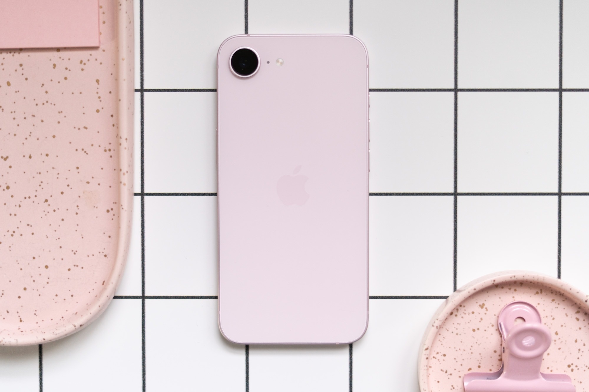 danh gia iPhone 17e,  gia ban iPhone 17e,  iPhone 17e la gi,  cau hinh iPhone 17e anh 3