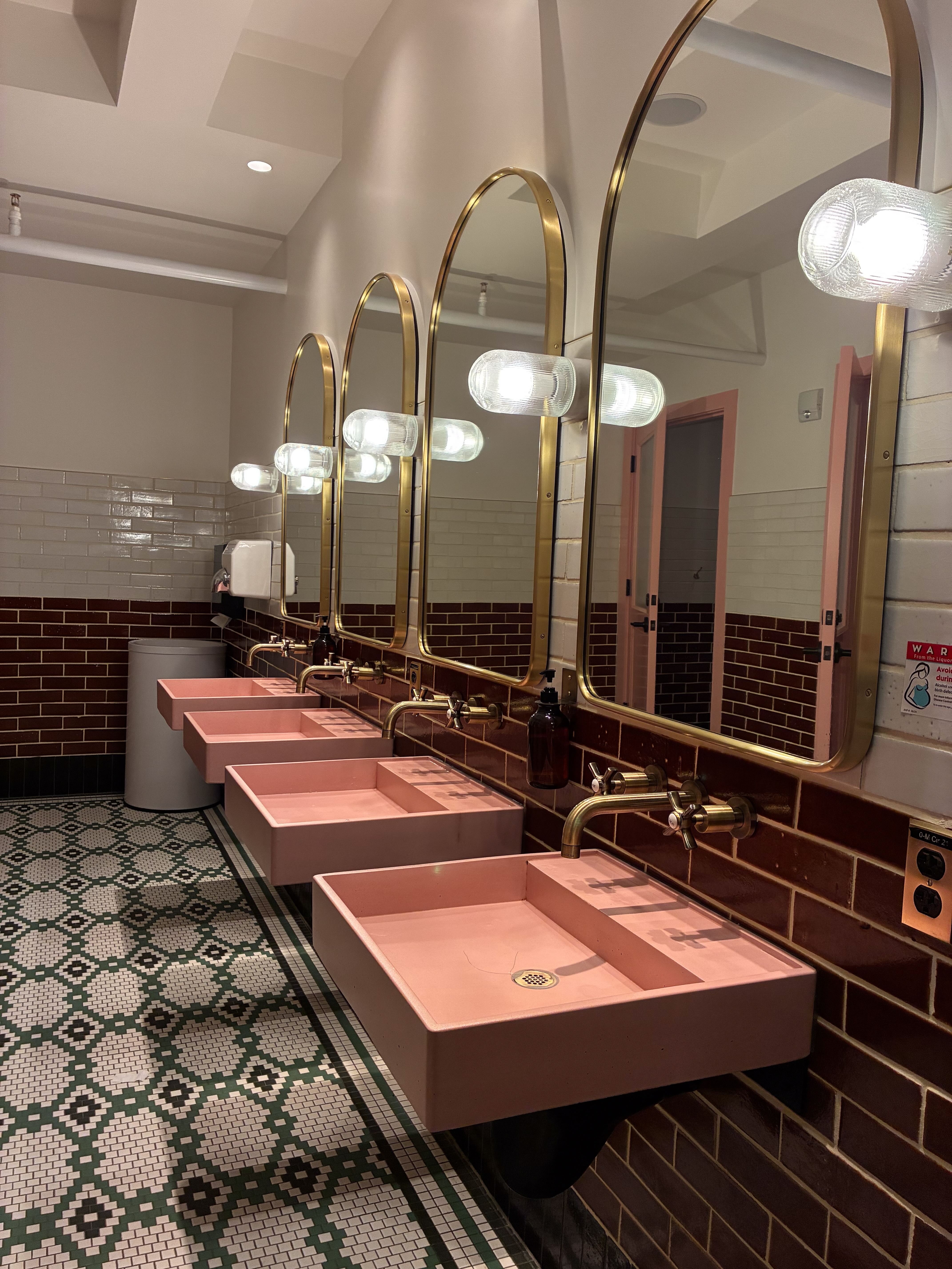 danh gia iPhone 17e,  gia ban iPhone 17e,  iPhone 17e la gi,  cau hinh iPhone 17e anh 7