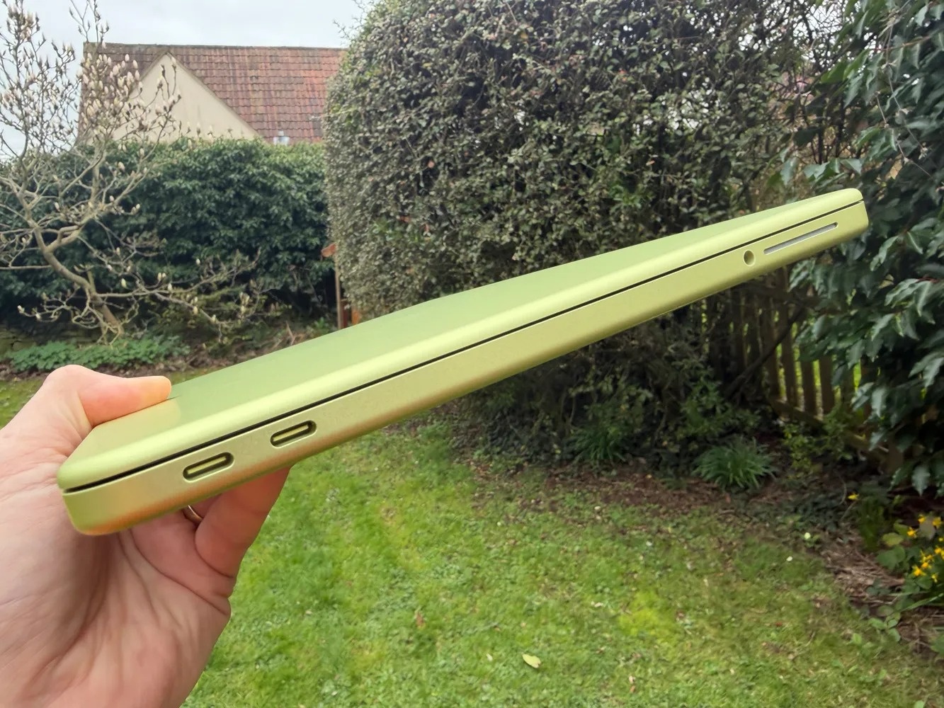 danh gia MacBook Neo,  gia ban MacBook Neo,  so sanh MacBook Neo,  MacBook gia re anh 3