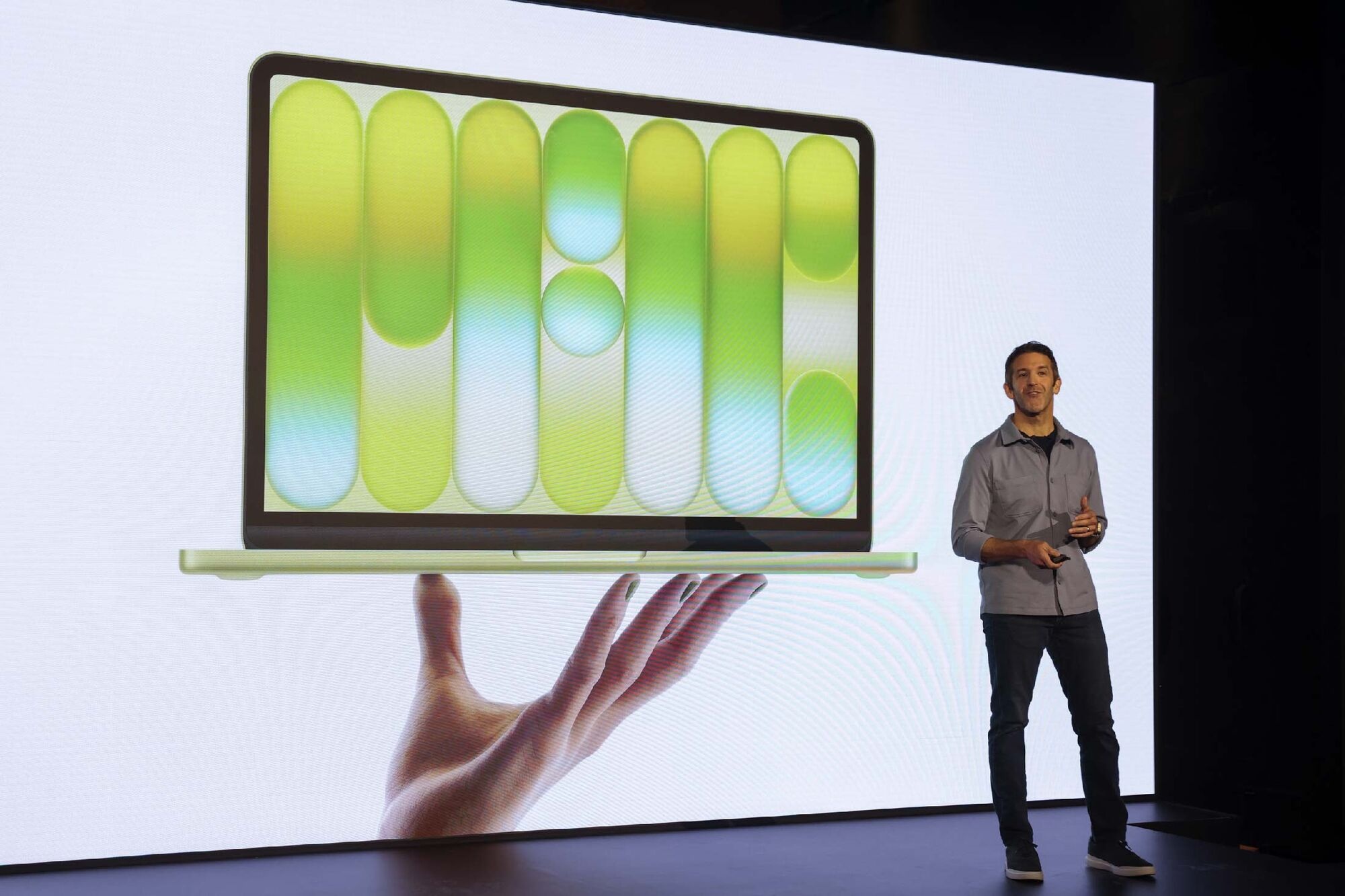 CEO Apple la ai,  Tim Cook la ai,  John Ternus la ai,  tai san Tim Cook anh 2