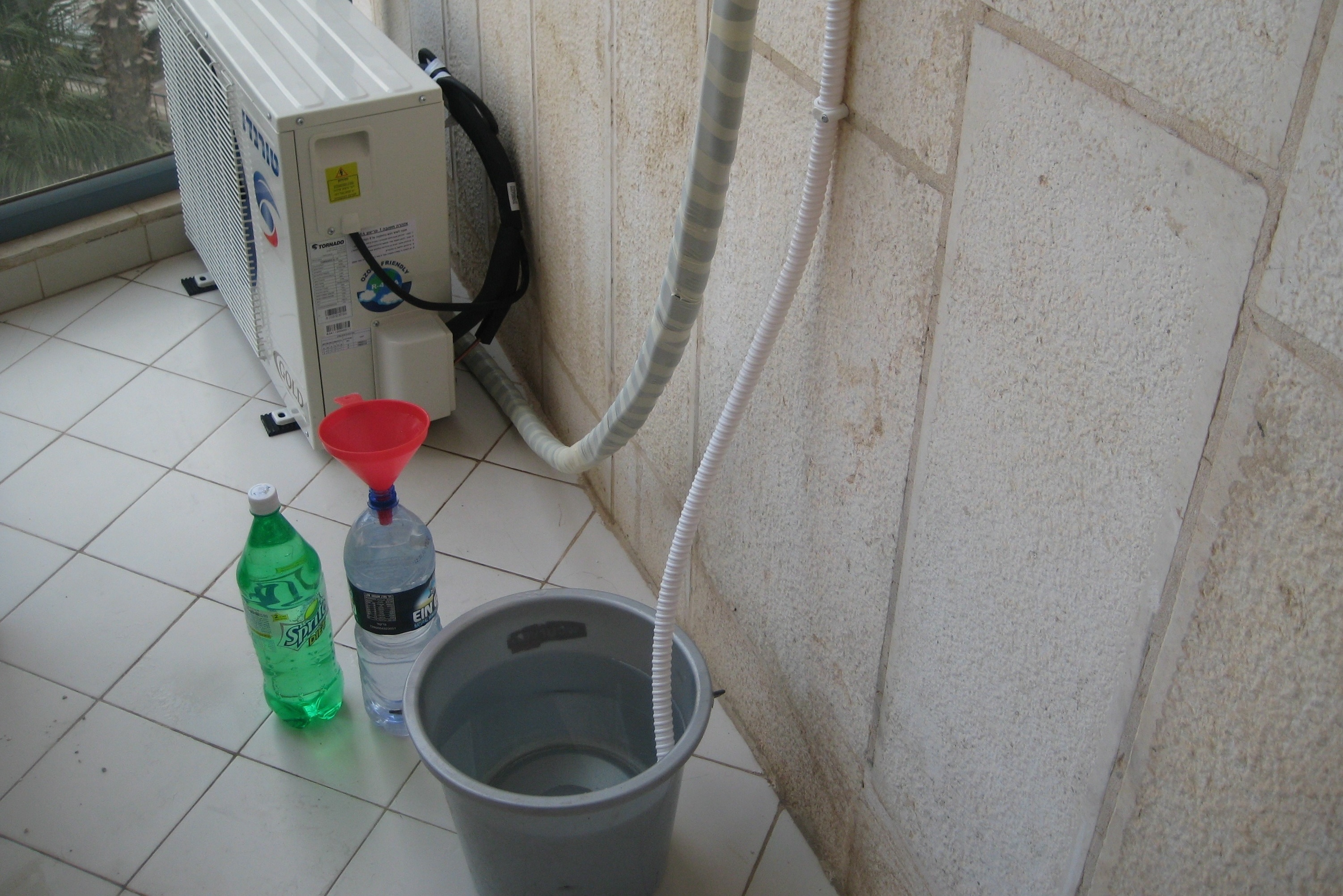 Nuoc thai tu may lanh co sach, tai su dung duoc khong? hinh anh