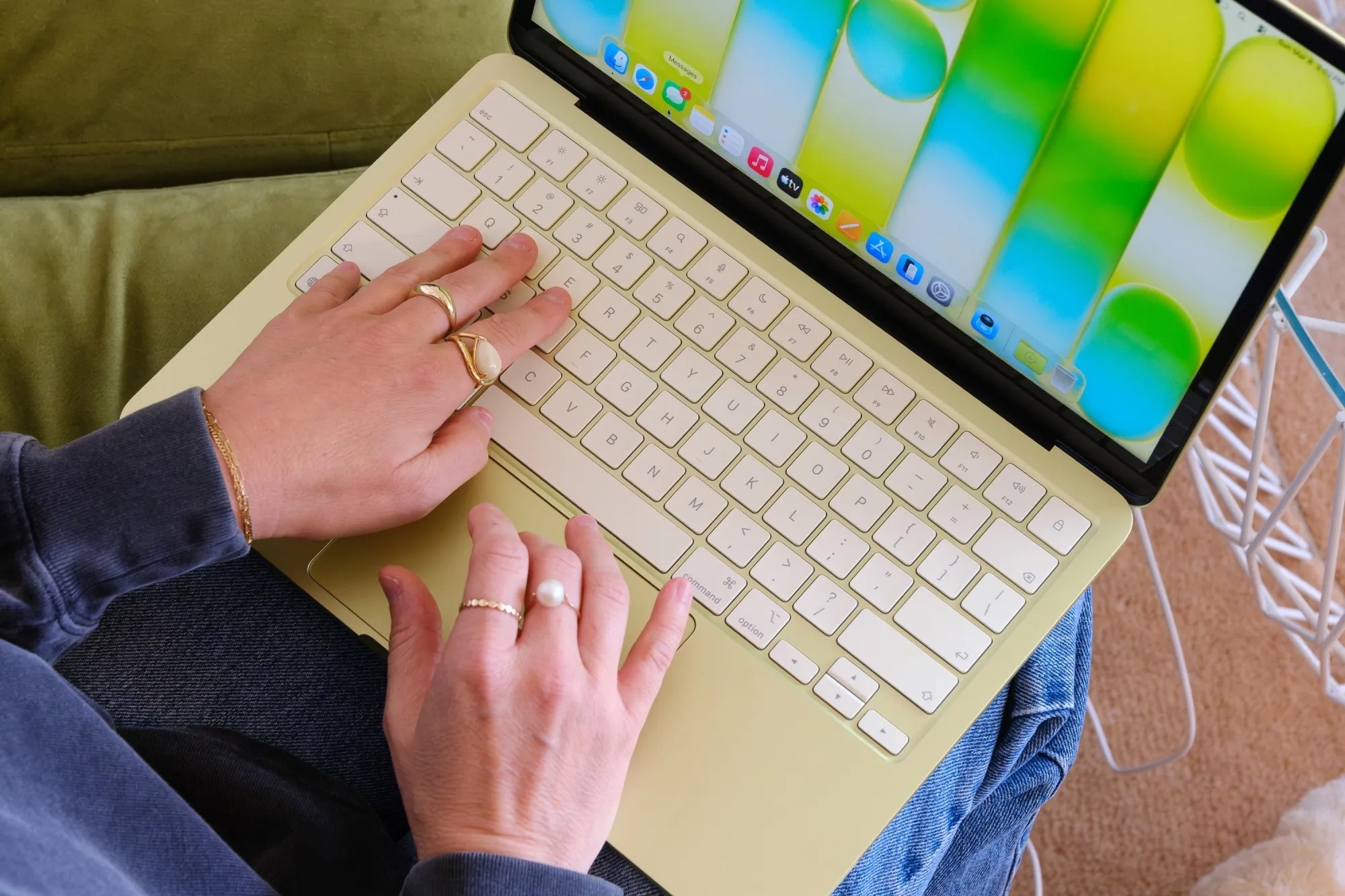 MacBook Neo gia ban,  chip A18 Pro,  MacBook gia re,  cau hinh MacBook Neo,  MacBook Neo la gi anh 3