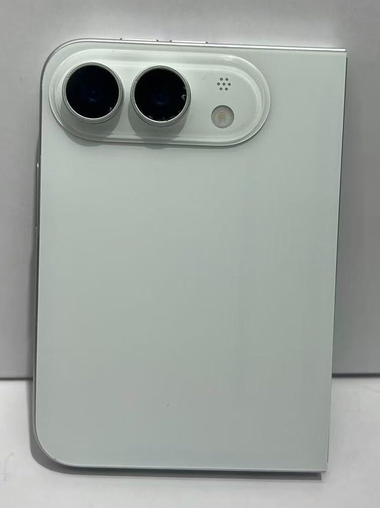 iPhone gập ra mắt, tin đồn iPhone gập, giá bán iPhone gập, Apple ra iPhone gập, iPhone Ultra là gì ảnh 2 iPhone gap ra mat, tin don iPhone gap, gia ban iPhone gap, Apple ra iPhone gap, iPhone Ultra la gi anh 2