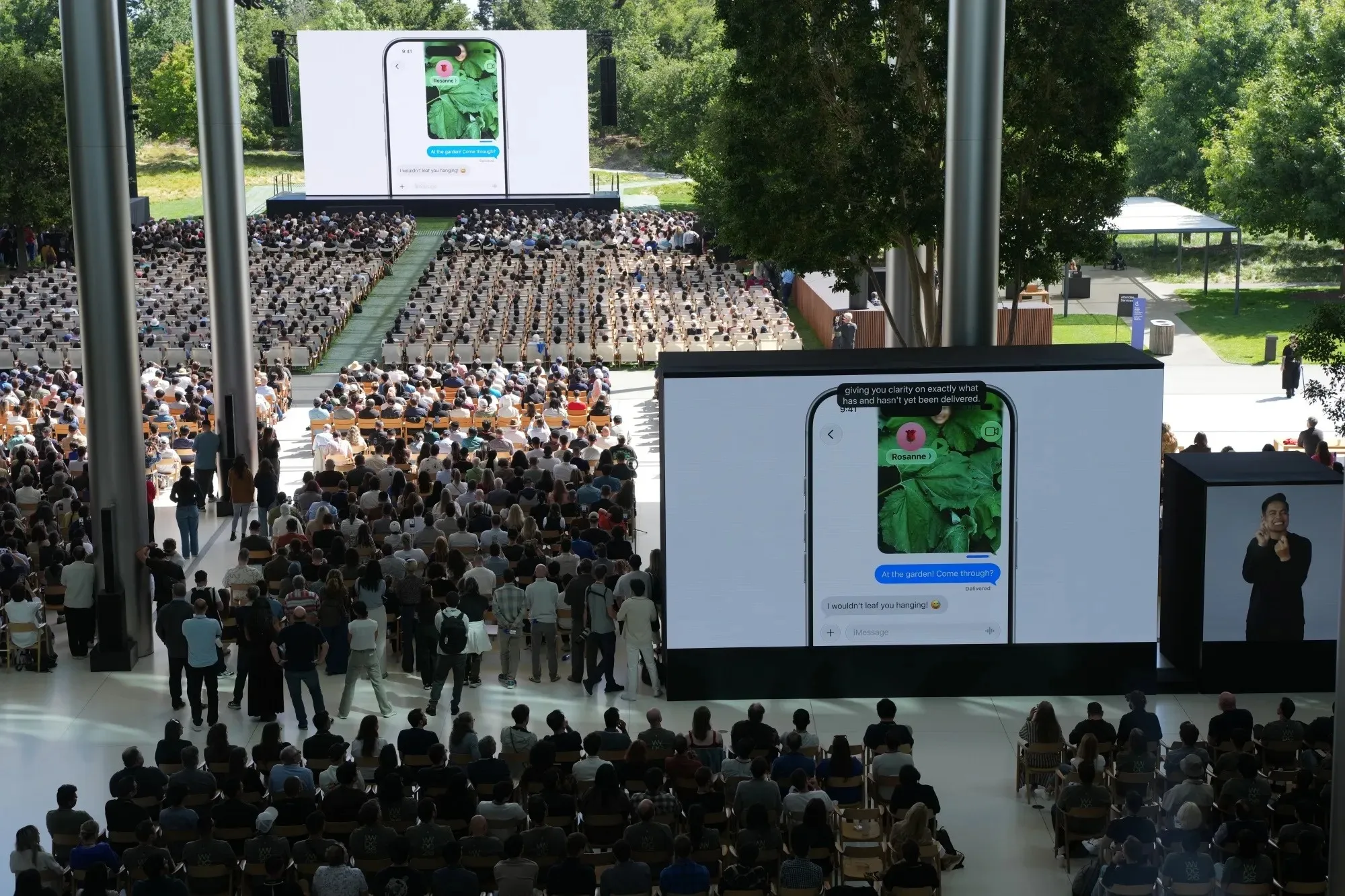 Siri AI la gi,  su kien WWDC 2026,  Apple Intelligence la gi,  nang cap iOS 27,  Apple Foundation Model anh 1