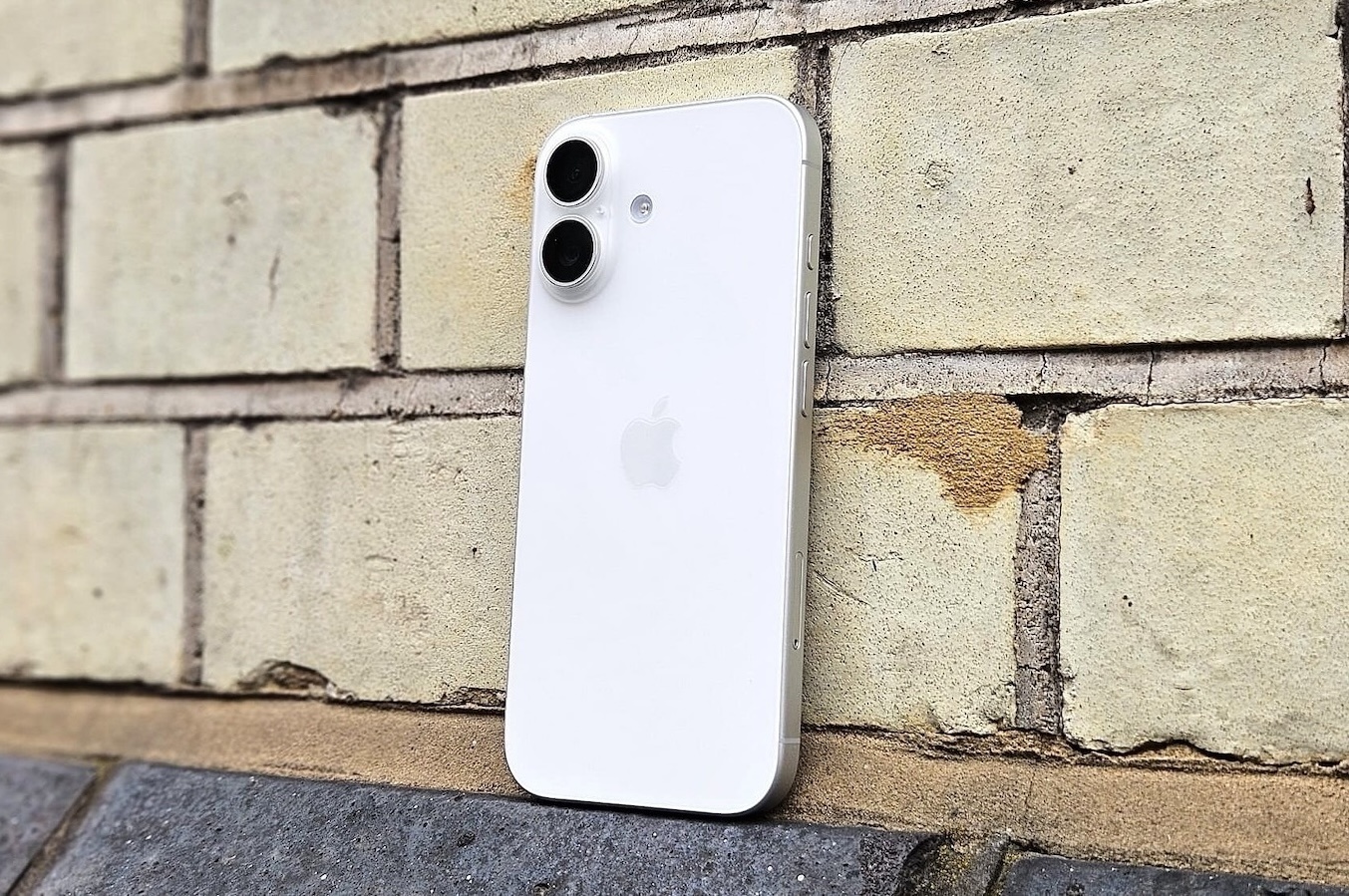 Dung cho doi iPhone 18 trong nam nay hinh anh