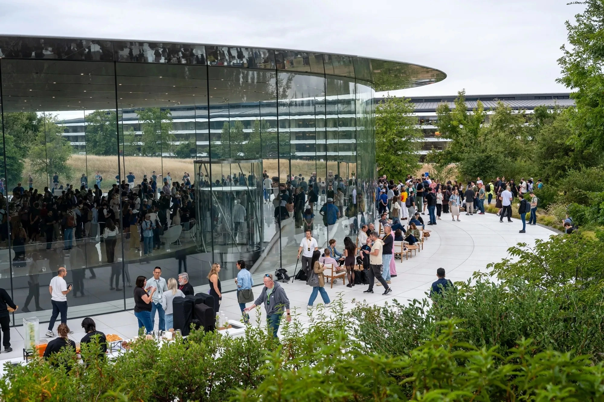 John Ternus CEO Apple,  Tim Cook tu chuc,  Jony Ive la ai,  John Ternus la ai,  CEO Apple la ai anh 4