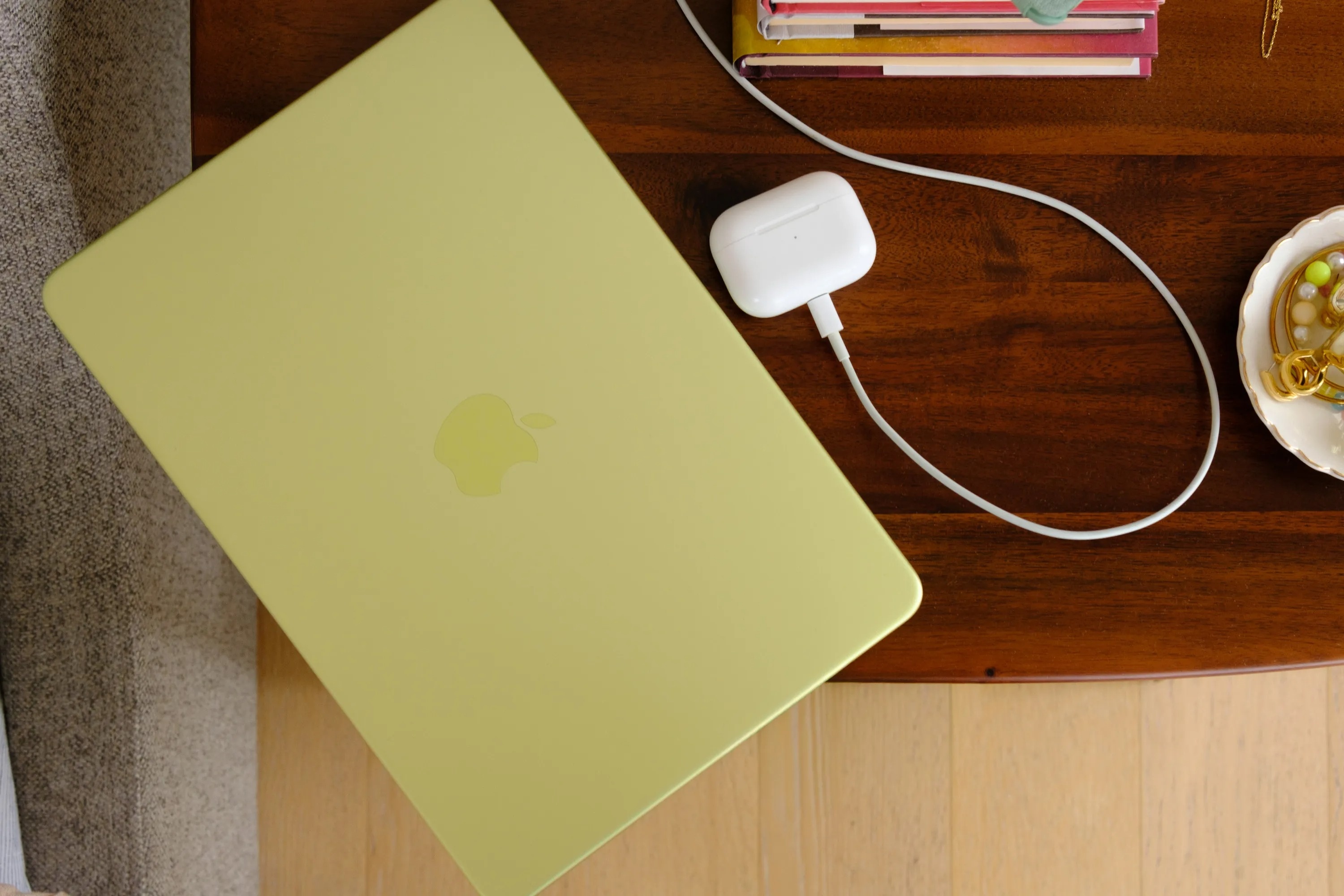 Apple tang gia MacBook,  Apple tang gia iPad,  Apple mua chip nho,  gia chip nho tang anh 1