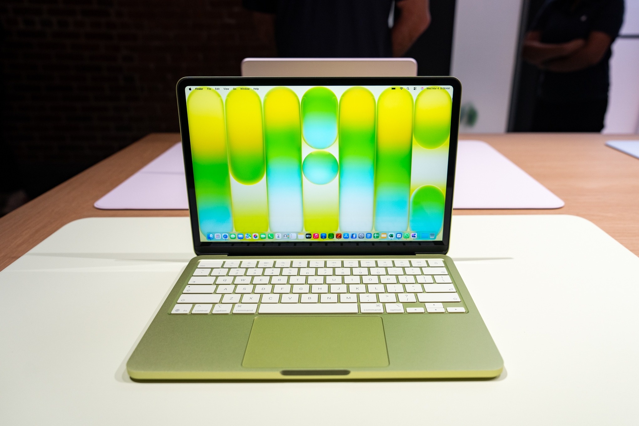 Apple tao ra cu soc lon hinh anh