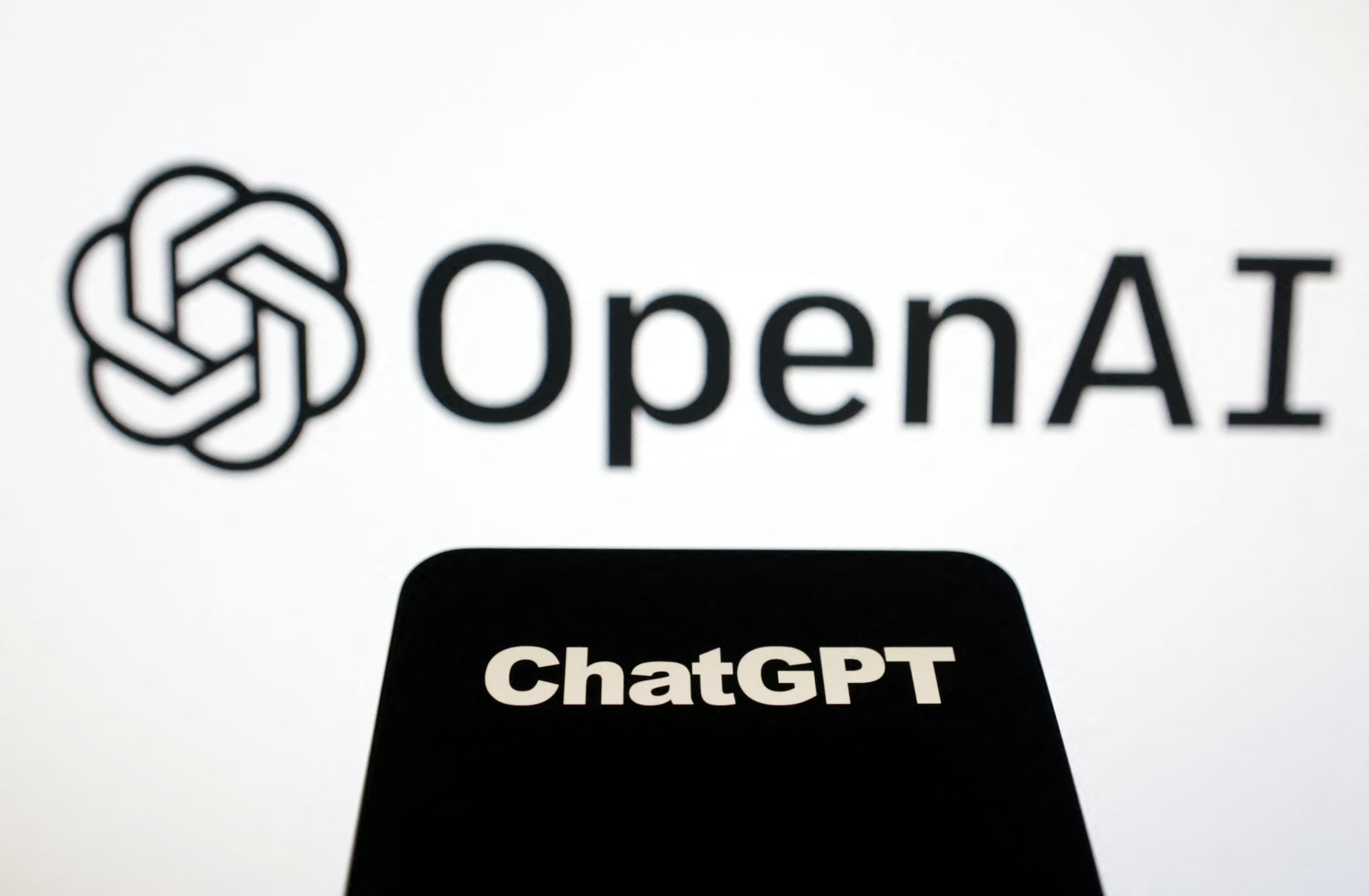 Apple kiện OpenAI,  OpenAI bị kiện,  b&iacute; mật thương mại,  smartphone của OpenAI ảnh 2