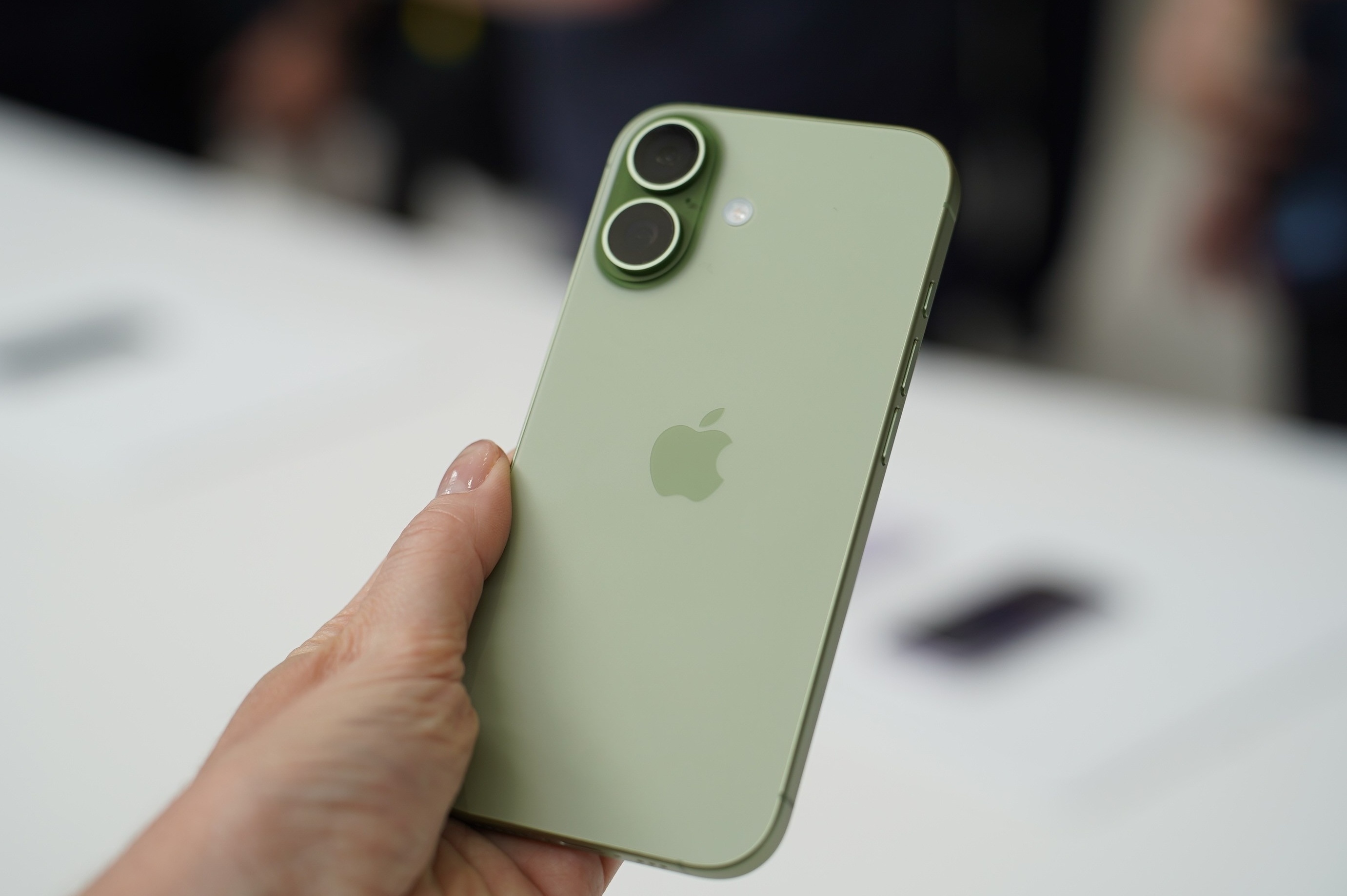 Apple lại thắng