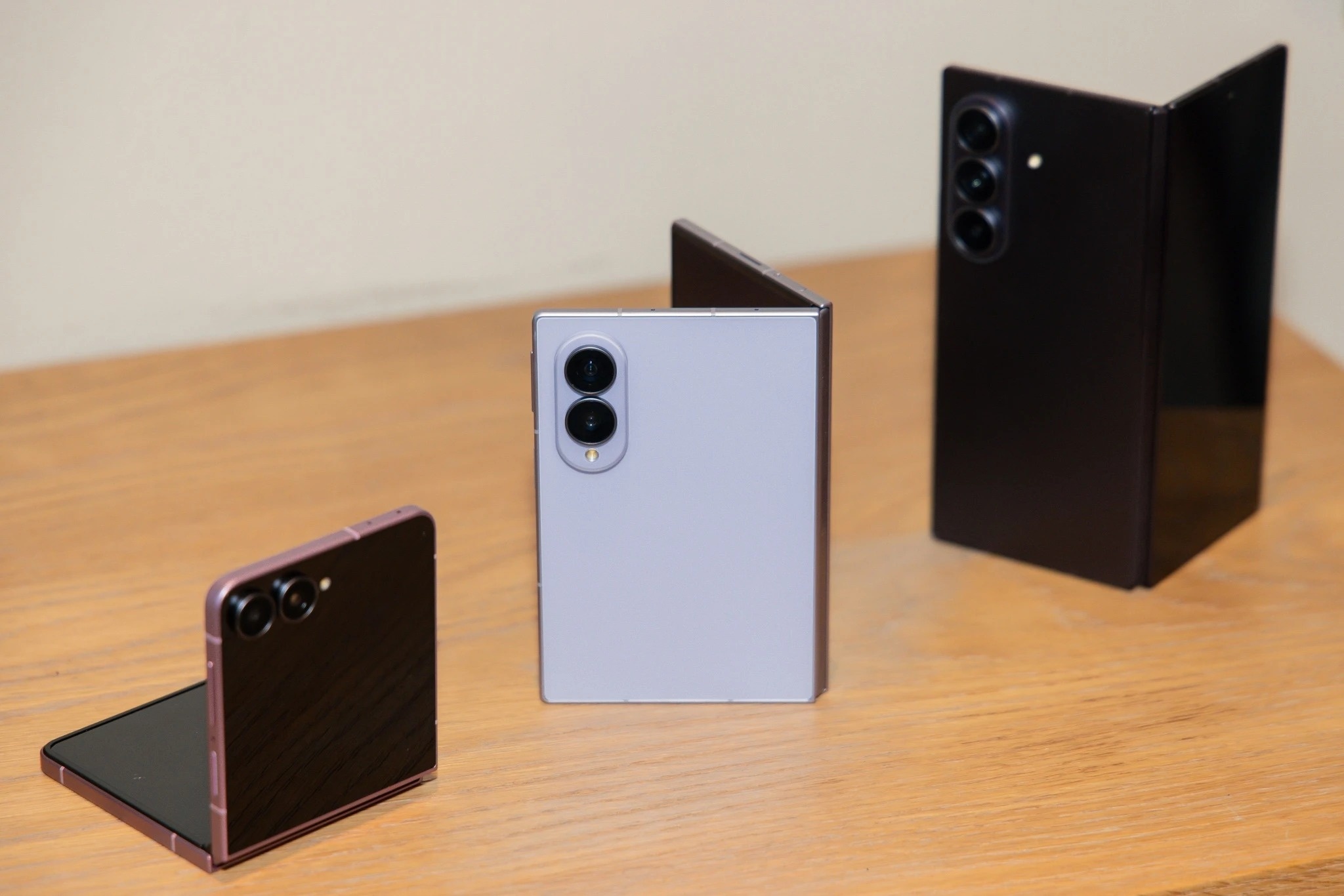 Samsung Galaxy Z Fold8,  Samsung Galaxy Z Flip8,  Samsung Galaxy Unpacked 2026,  iPhone m&agrave;n h&igrave;nh gập,  Samsung cạnh tranh iPhone ảnh 6