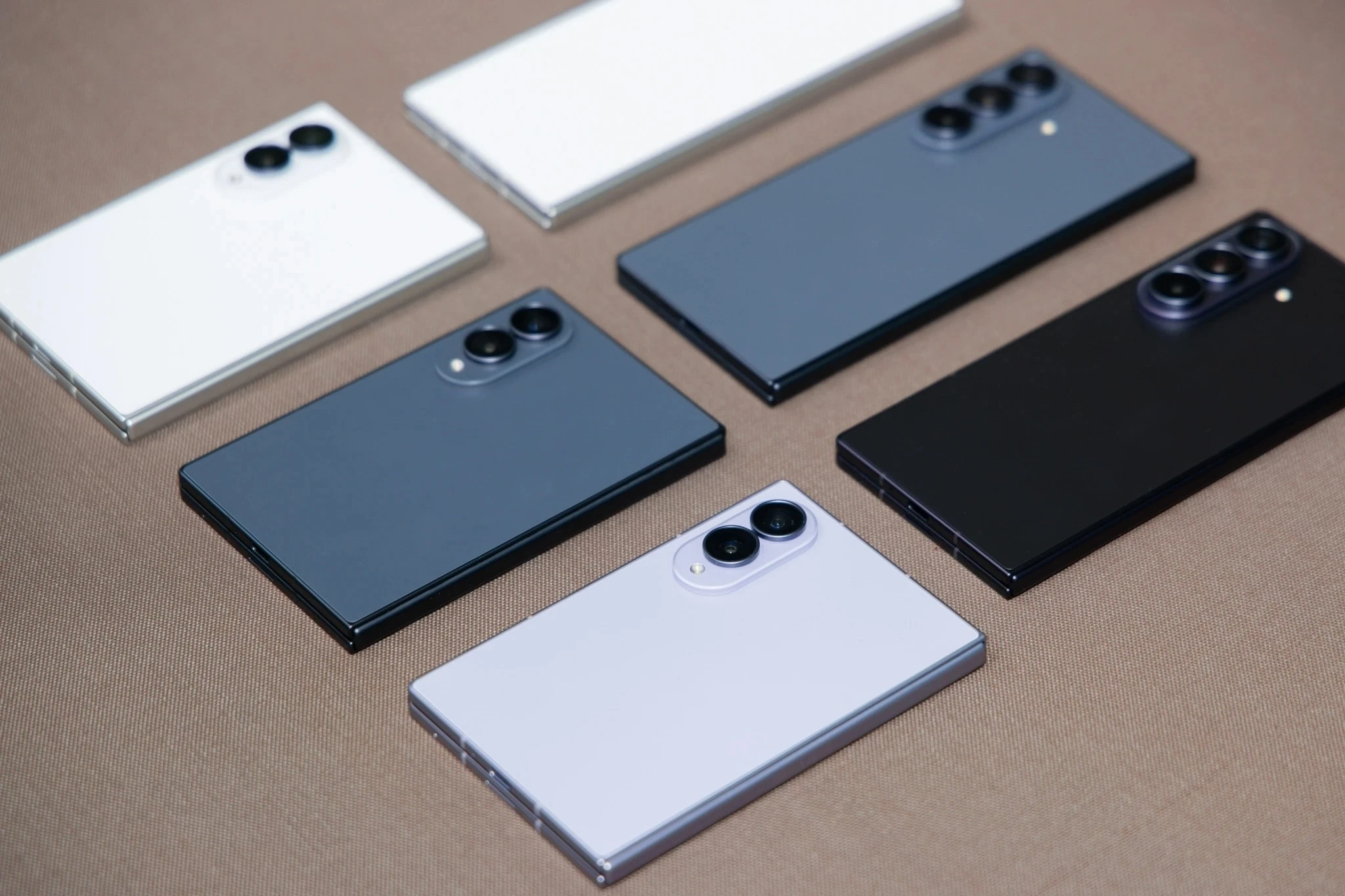 Samsung Galaxy Z Fold8,  Samsung Galaxy Z Flip8,  Samsung Galaxy Unpacked 2026,  iPhone m&agrave;n h&igrave;nh gập,  Samsung cạnh tranh iPhone ảnh 5