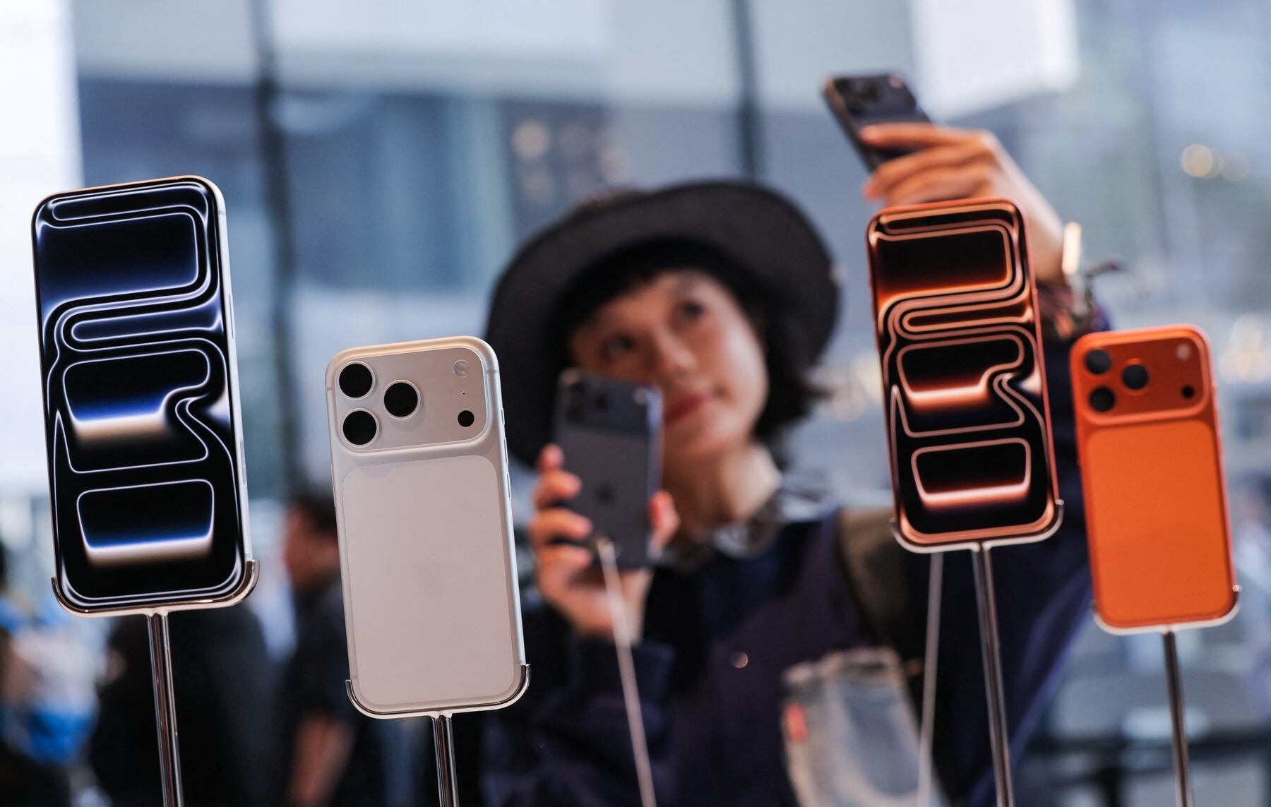 iPhone 17 ban tot chua tung co, Apple van than trong hinh anh