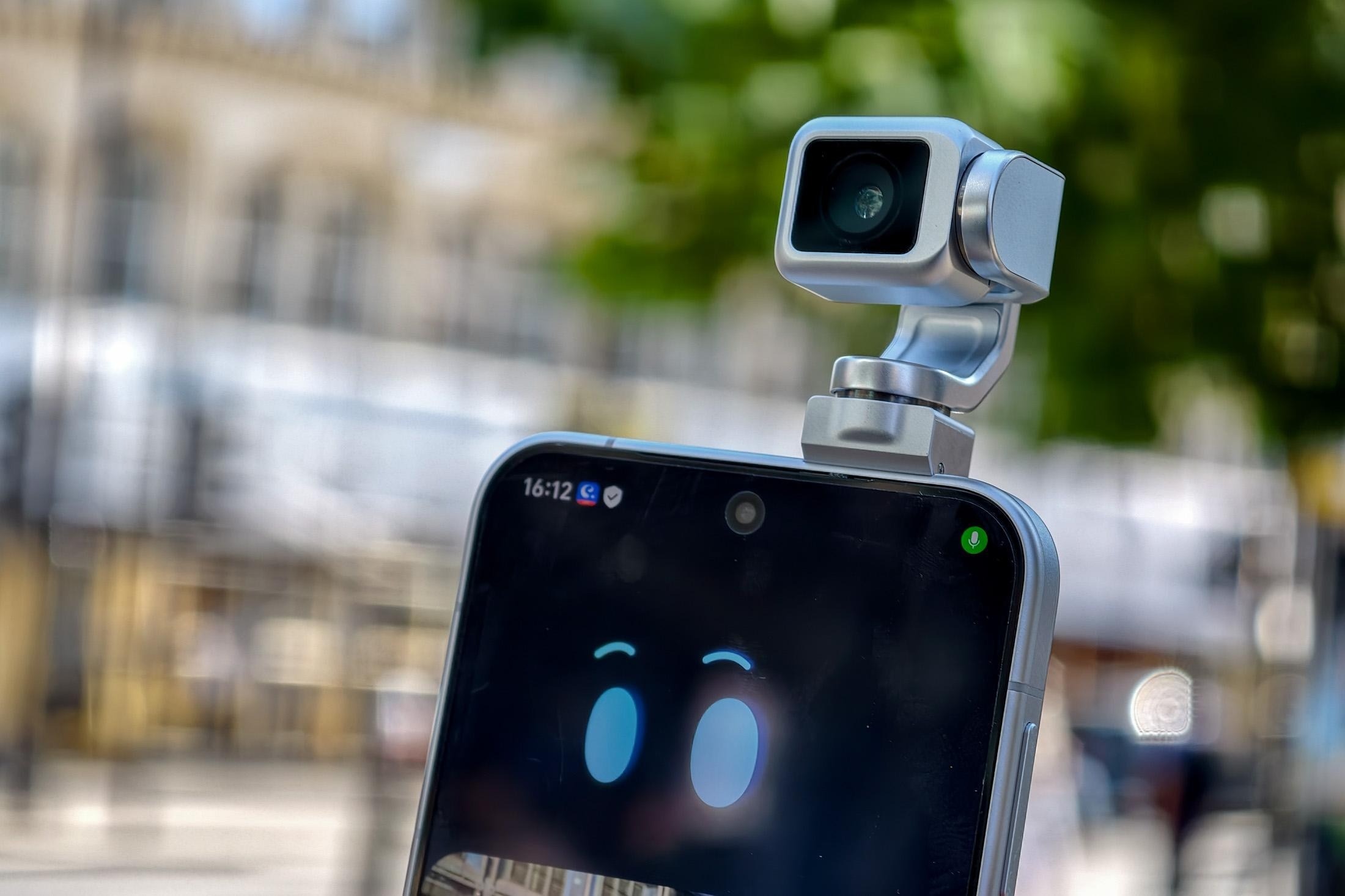 Honor Robot Phone,  gimbal chống rung smartphone,  gimbal DJI Osmo Pocket,  smartphone t&iacute;ch hợp gimbal ảnh 5