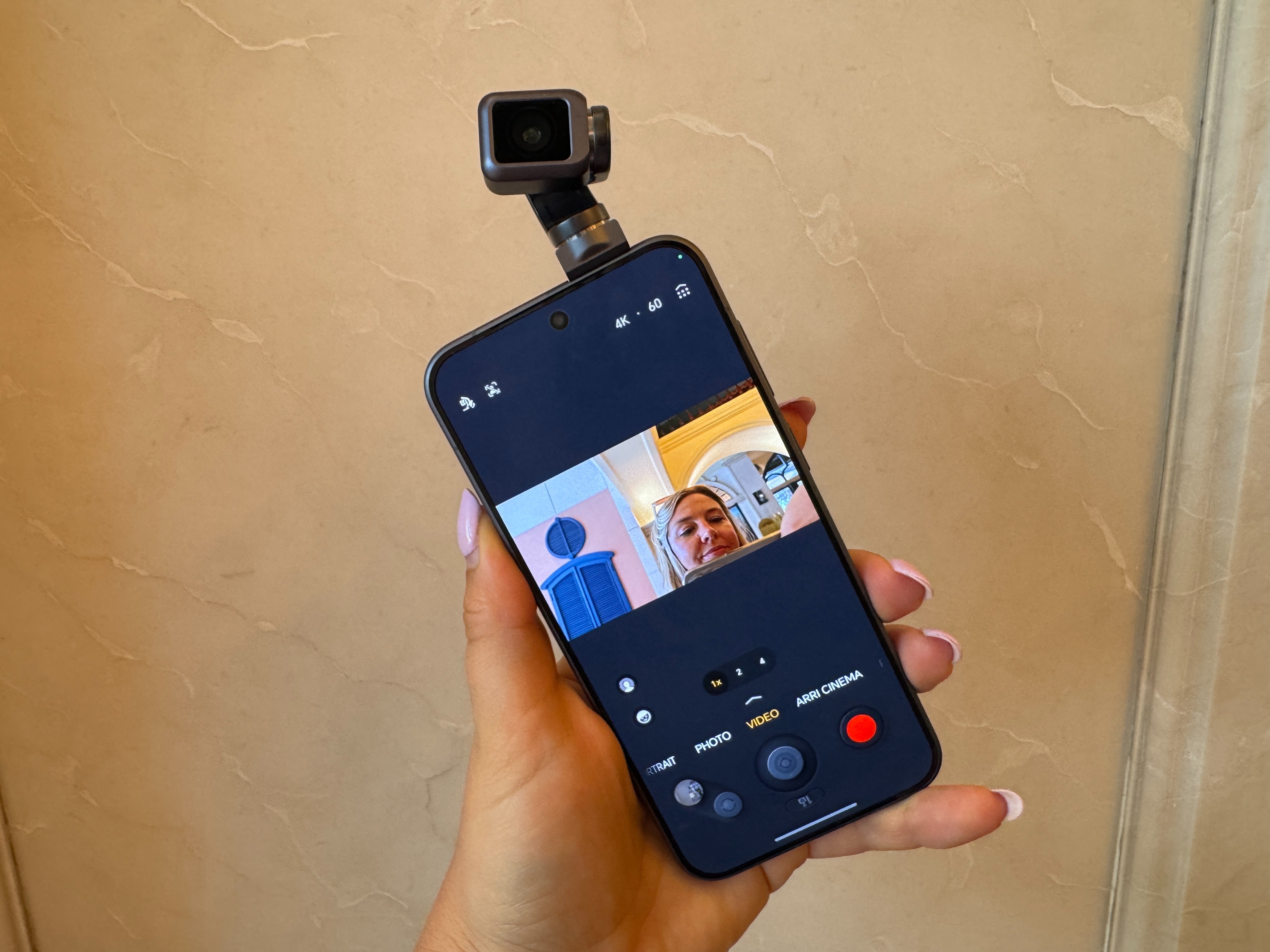 Honor Robot Phone,  gimbal chống rung smartphone,  gimbal DJI Osmo Pocket,  smartphone t&iacute;ch hợp gimbal ảnh 6