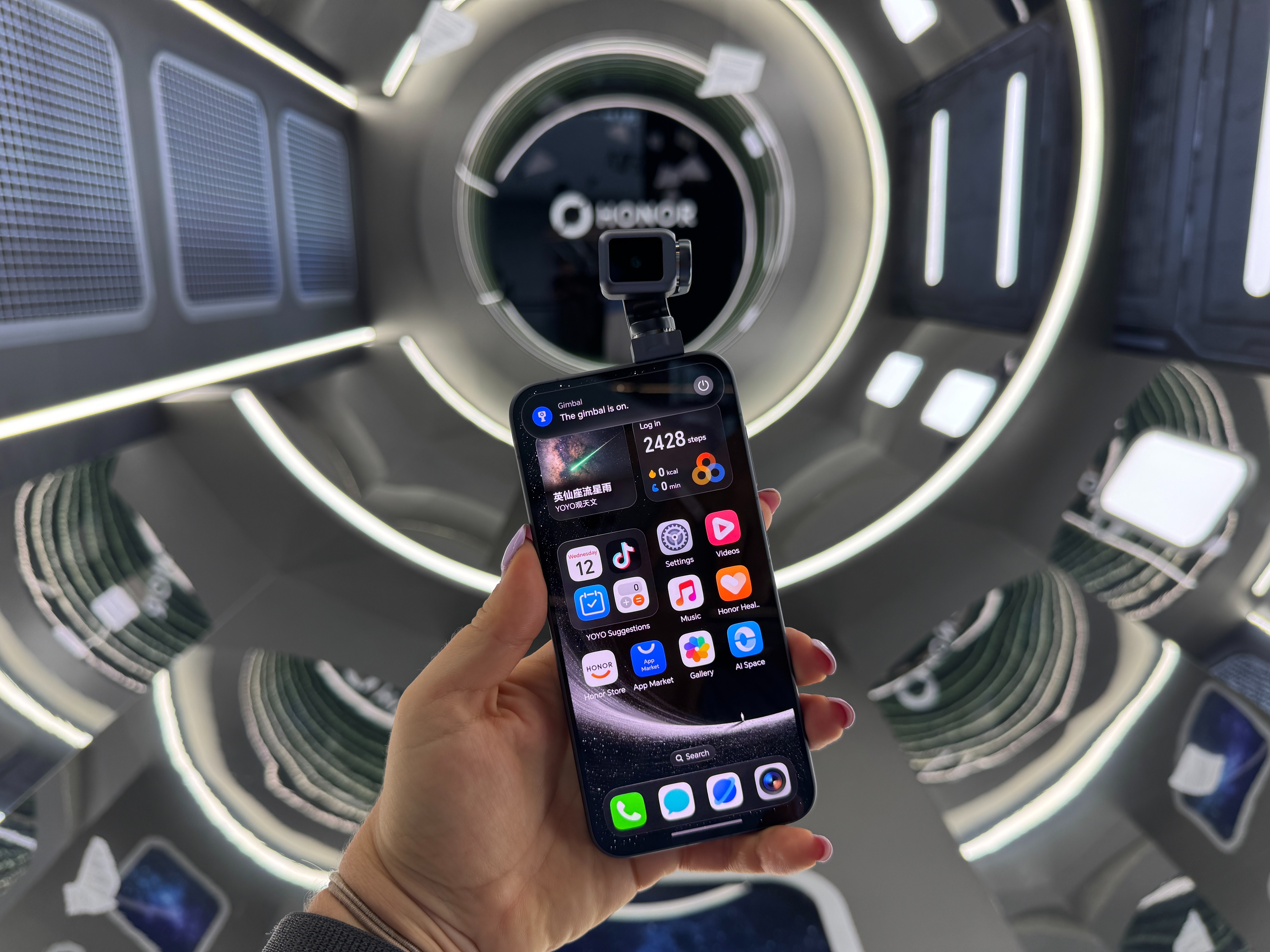 Honor Robot Phone,  gimbal chống rung smartphone,  gimbal DJI Osmo Pocket,  smartphone t&iacute;ch hợp gimbal ảnh 19