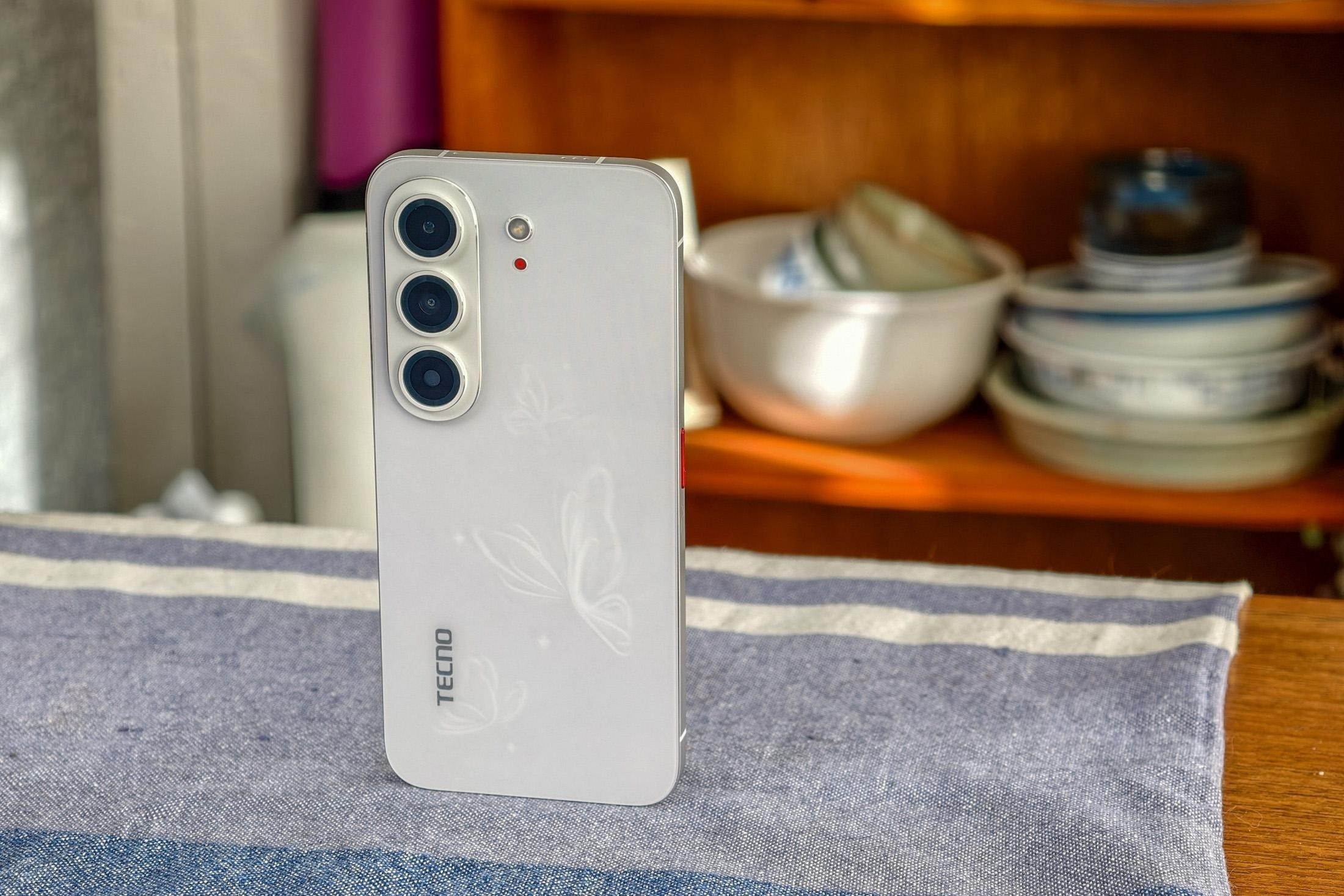 smartphone kh&ocirc;ng viền,  Tecno Bezelless phone,  điện thoại kh&ocirc;ng viền,  viền m&agrave;n h&igrave;nh ảnh 11