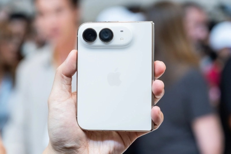 gi&aacute; b&aacute;n iPhone Duo,  th&ocirc;ng số iPhone Duo,  iPhone m&agrave;n h&igrave;nh gập,  camera iPhone Duo,  Apple ra iPhone Duo ảnh 3