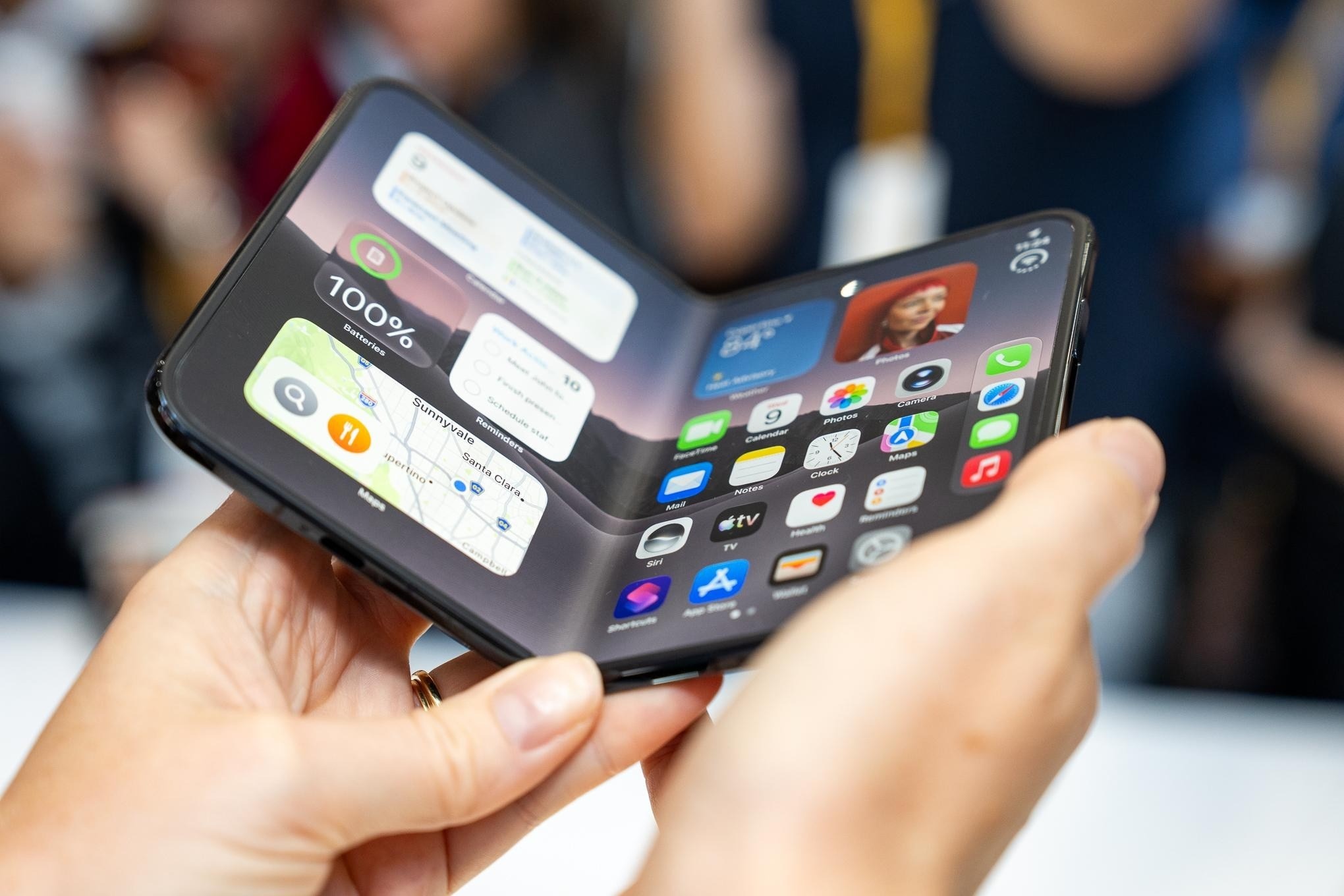 gi&aacute; b&aacute;n iPhone Duo,  th&ocirc;ng số iPhone Duo,  iPhone m&agrave;n h&igrave;nh gập,  camera iPhone Duo,  Apple ra iPhone Duo ảnh 6