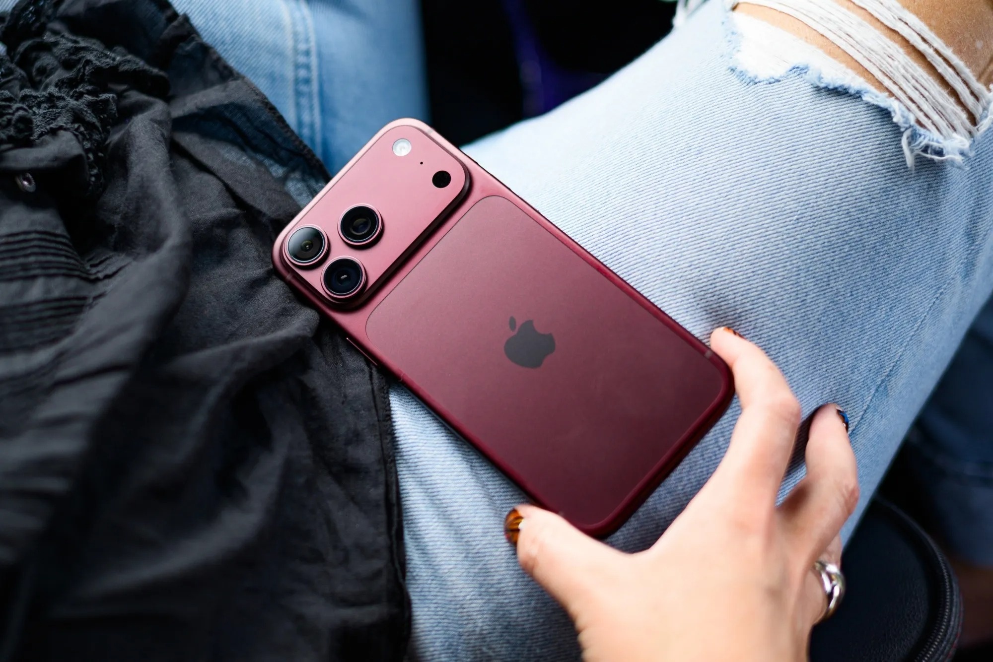 iPhone chai pin,  thay pin iPhone,  gi&aacute; thay pin iPhone,  gi&aacute; thay pin Samsung,  l&agrave;m mới iPhone cũ ảnh 3