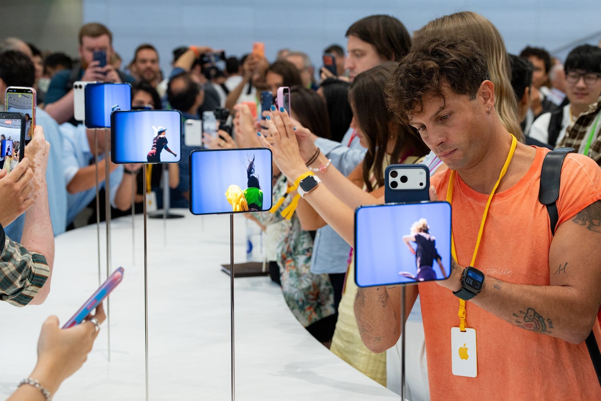 CEO Apple l&agrave; ai,  John Ternus l&agrave; ai,  CEO John Ternus,  Tim Cook từ chức ảnh 3