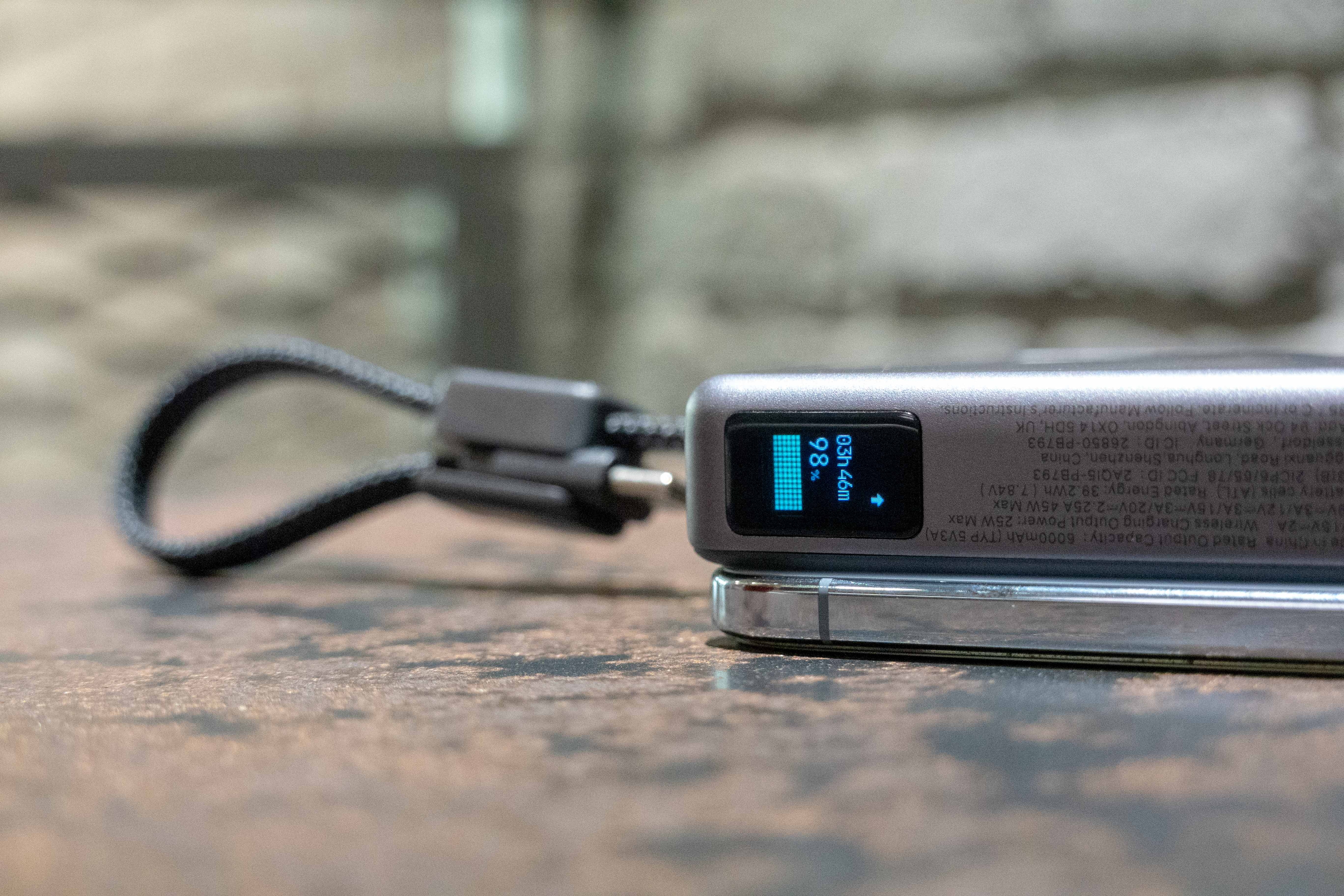 Sạc Ugreen MagFlow Pro,  sạc dự ph&ograve;ng,  sạc kh&ocirc;ng d&acirc;y MagSafe,  sạc MagSafe cho iPhone,  tản nhiệt chất lỏng ảnh 2