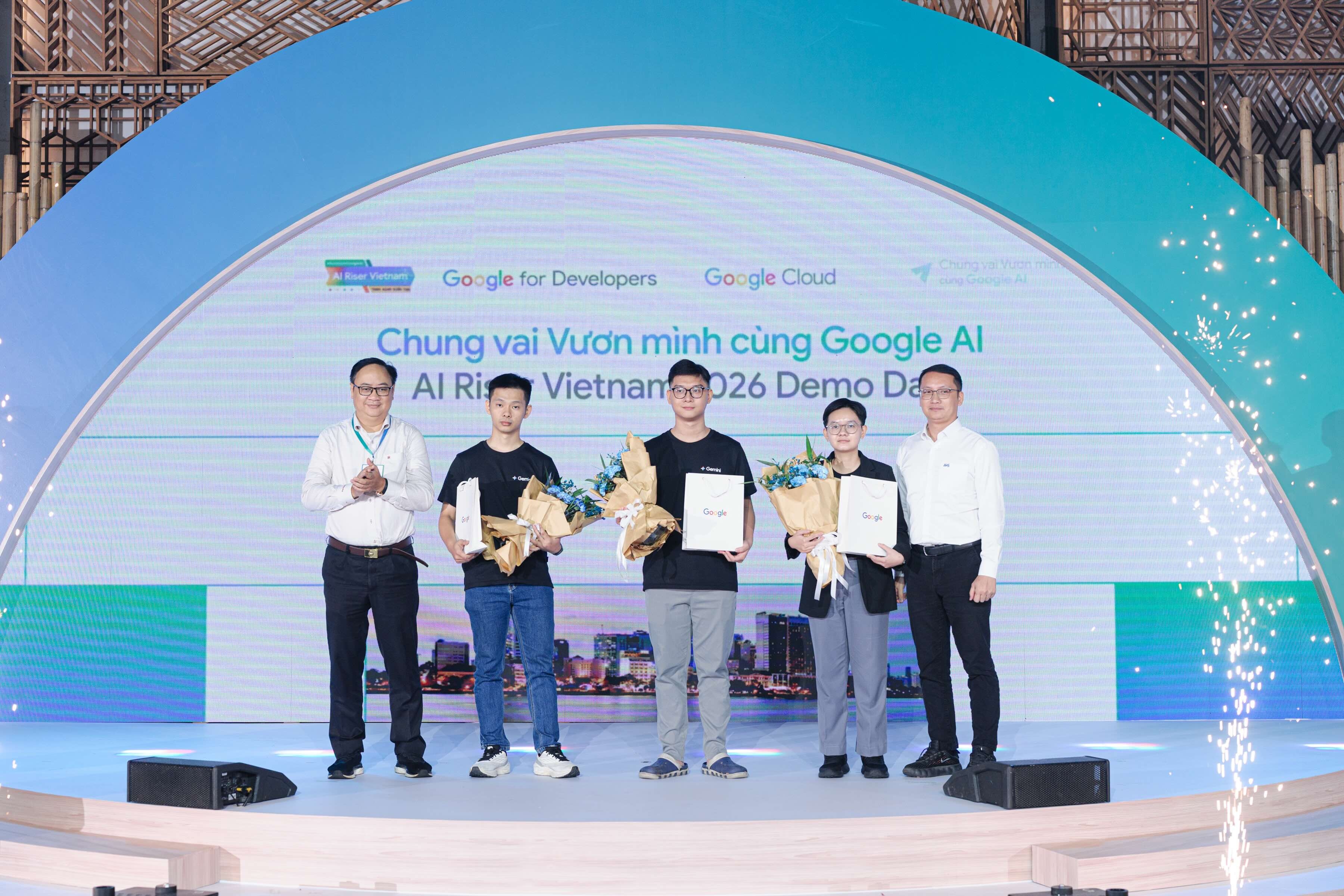 Google AI Riser 2026,  AI Riser Vietnam 2026,  vibe code l&agrave; g&igrave;,  Google AI Studio,  Google Antigravity l&agrave; g&igrave; ảnh 3