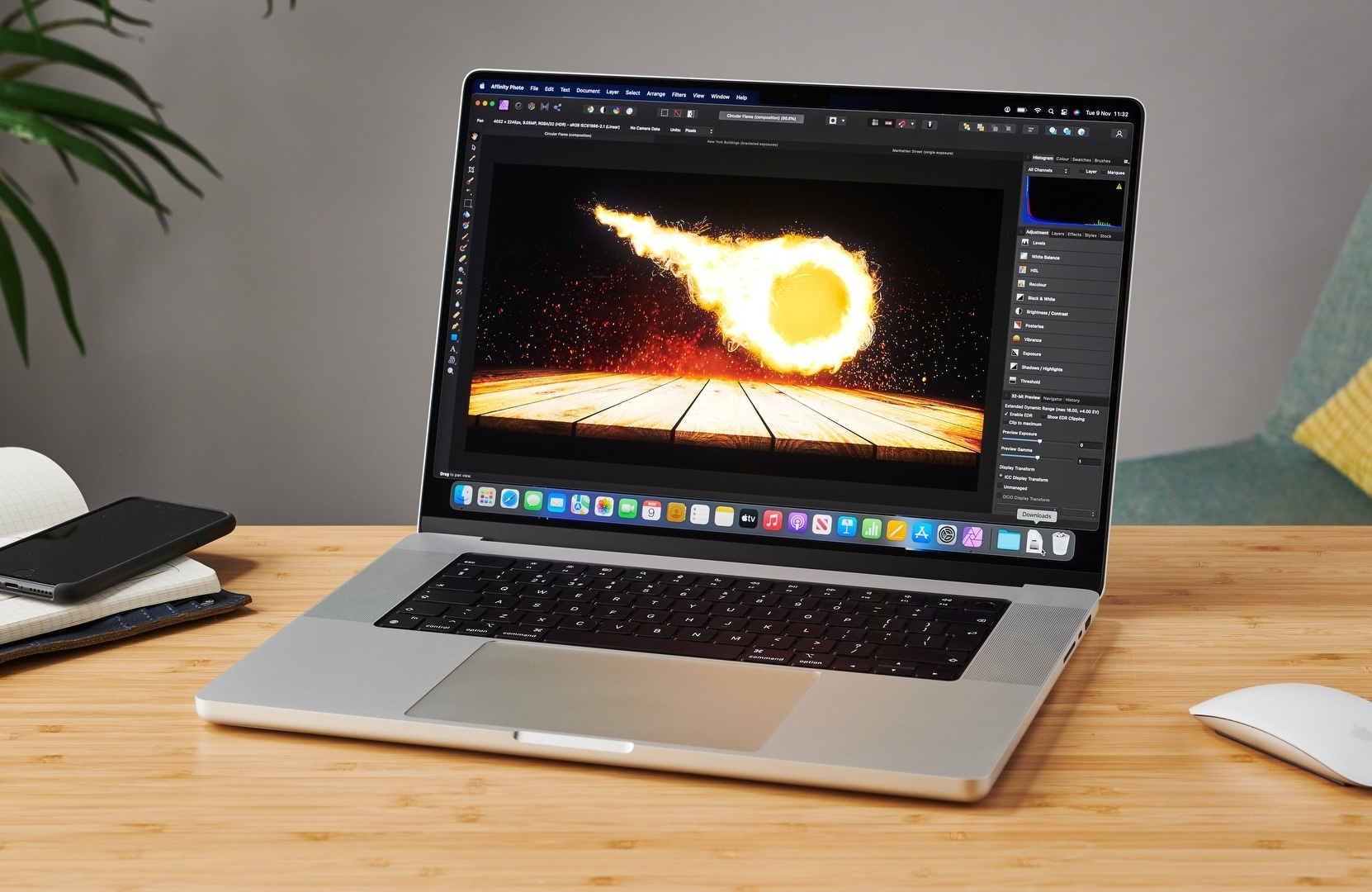MacBook cảm ứng có thể đắt hơn iPhone Duo