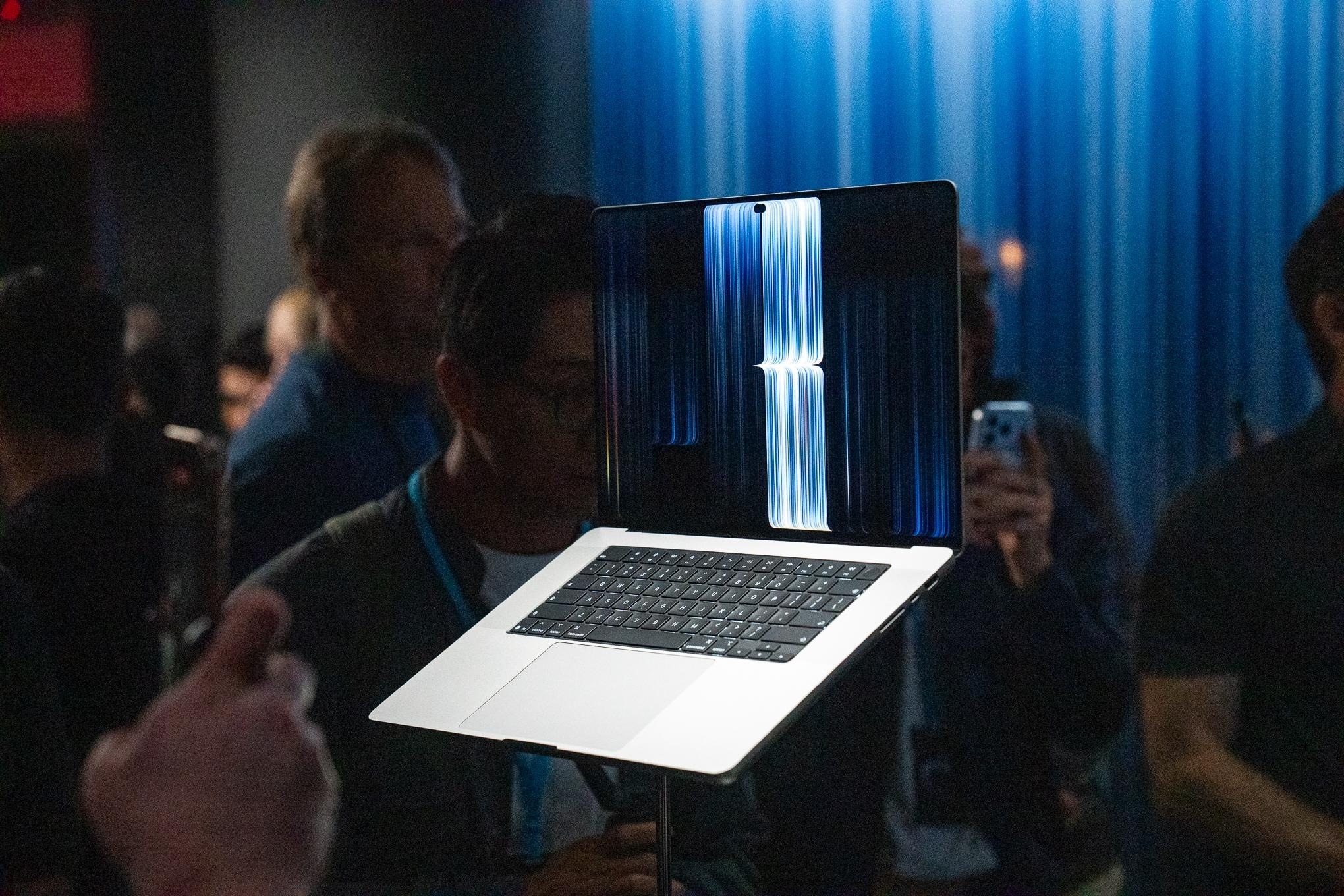 MacBook Pro PROLED XDR,  MacBook Pro cảm ứng,  laptop cảm ứng,  Apple ra mắt MacBook ảnh 1